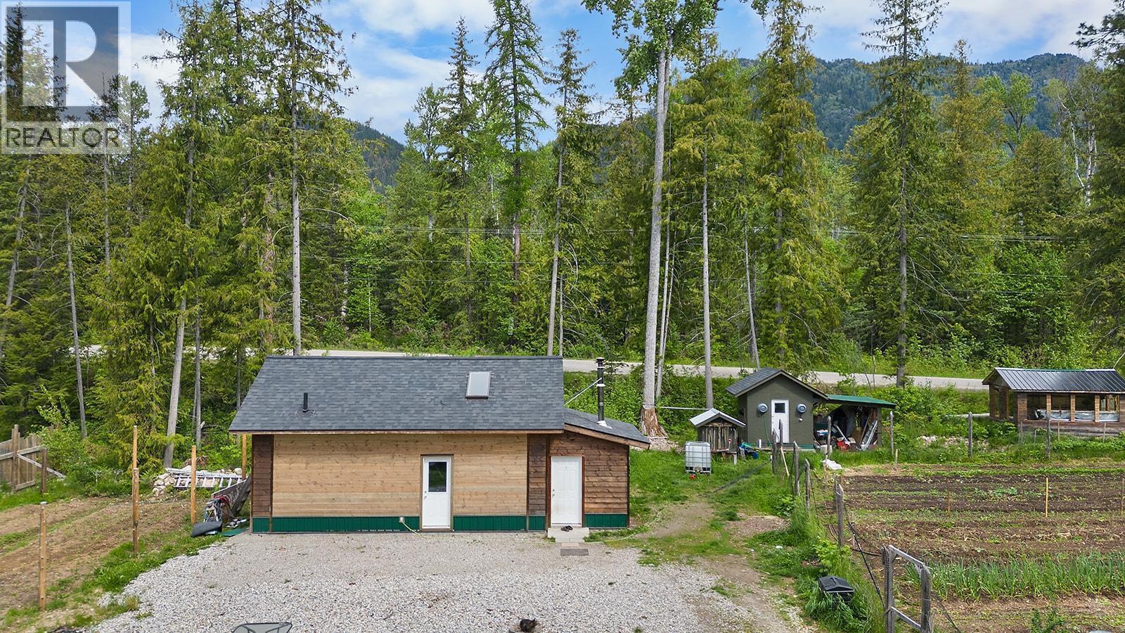 16317 Bowe Road, Crawford Bay, British Columbia  V0B 1E0 - Photo 3 - 10374938