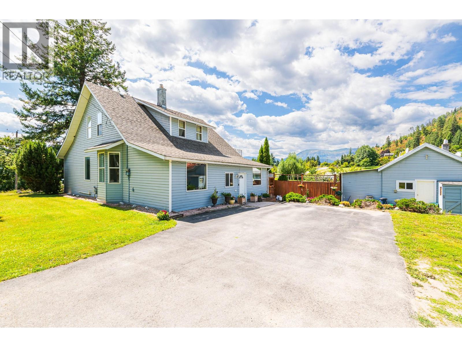 5315 Cory Road, Wynndel, British Columbia  V0B 2N1 - Photo 2 - 10374955