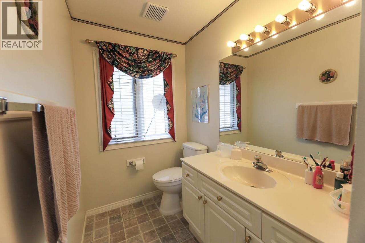 1260 Broughton Avenue, Penticton, British Columbia  V2A 8S9 - Photo 35 - 10375027