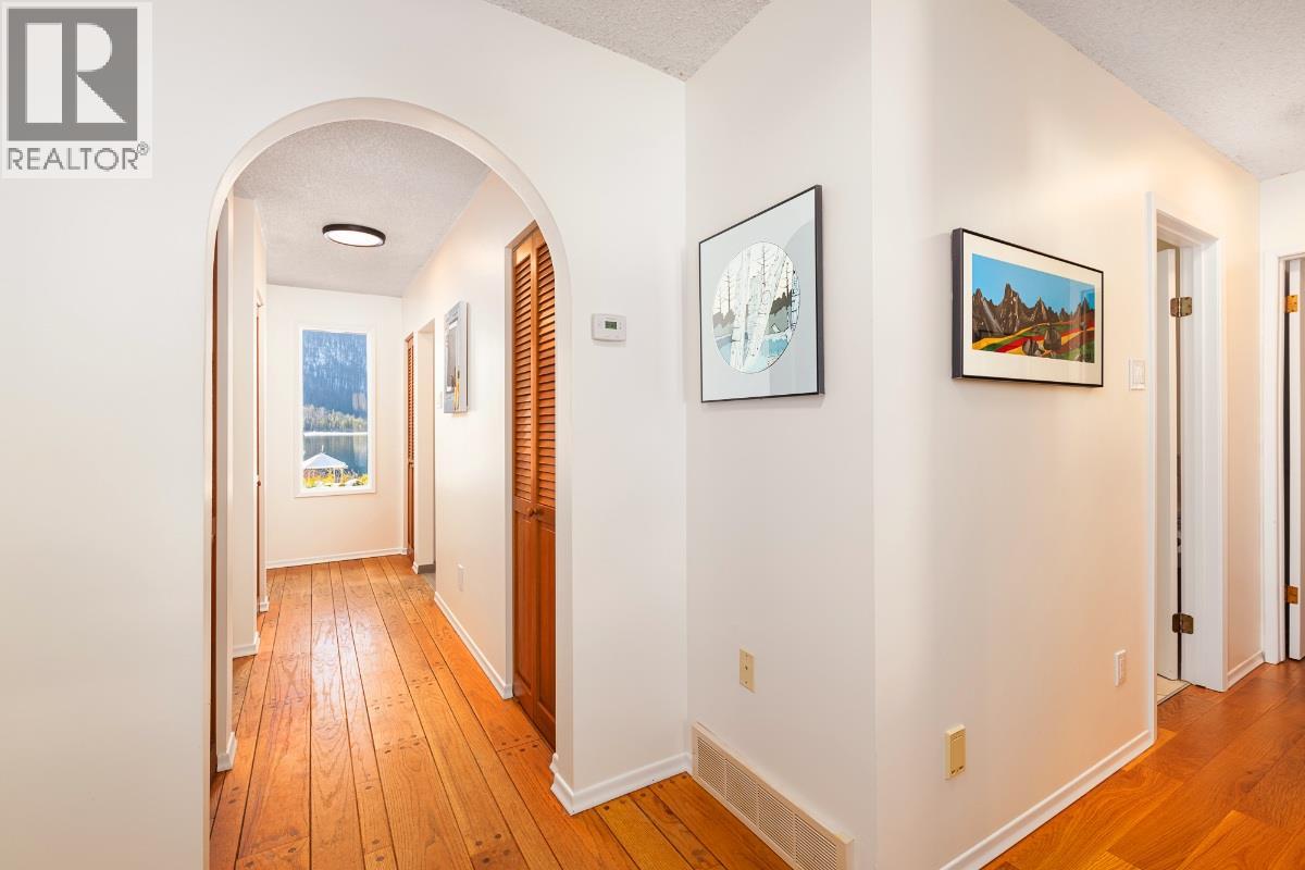 3946 Macgregor Road W, Nelson, British Columbia  V1L 6M8 - Photo 12 - 10375037