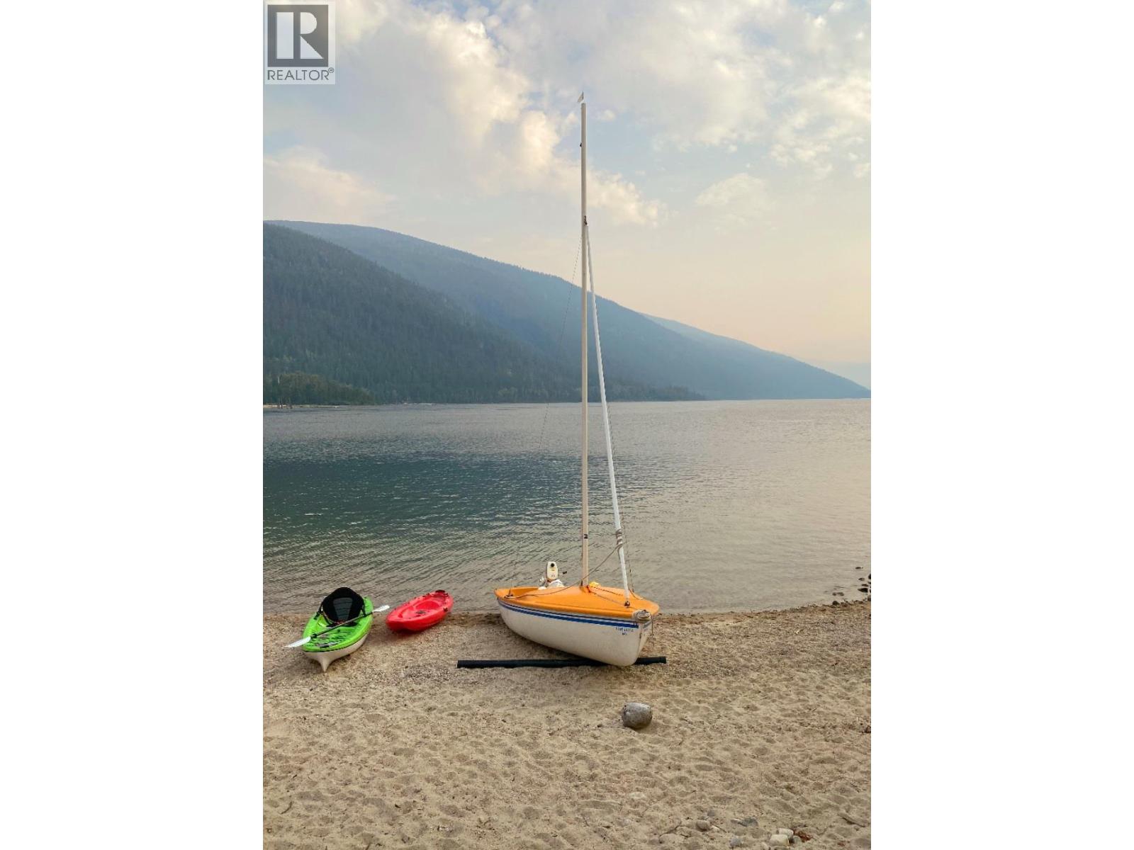 3946 Macgregor Road W, Nelson, British Columbia  V1L 6M8 - Photo 3 - 10375037