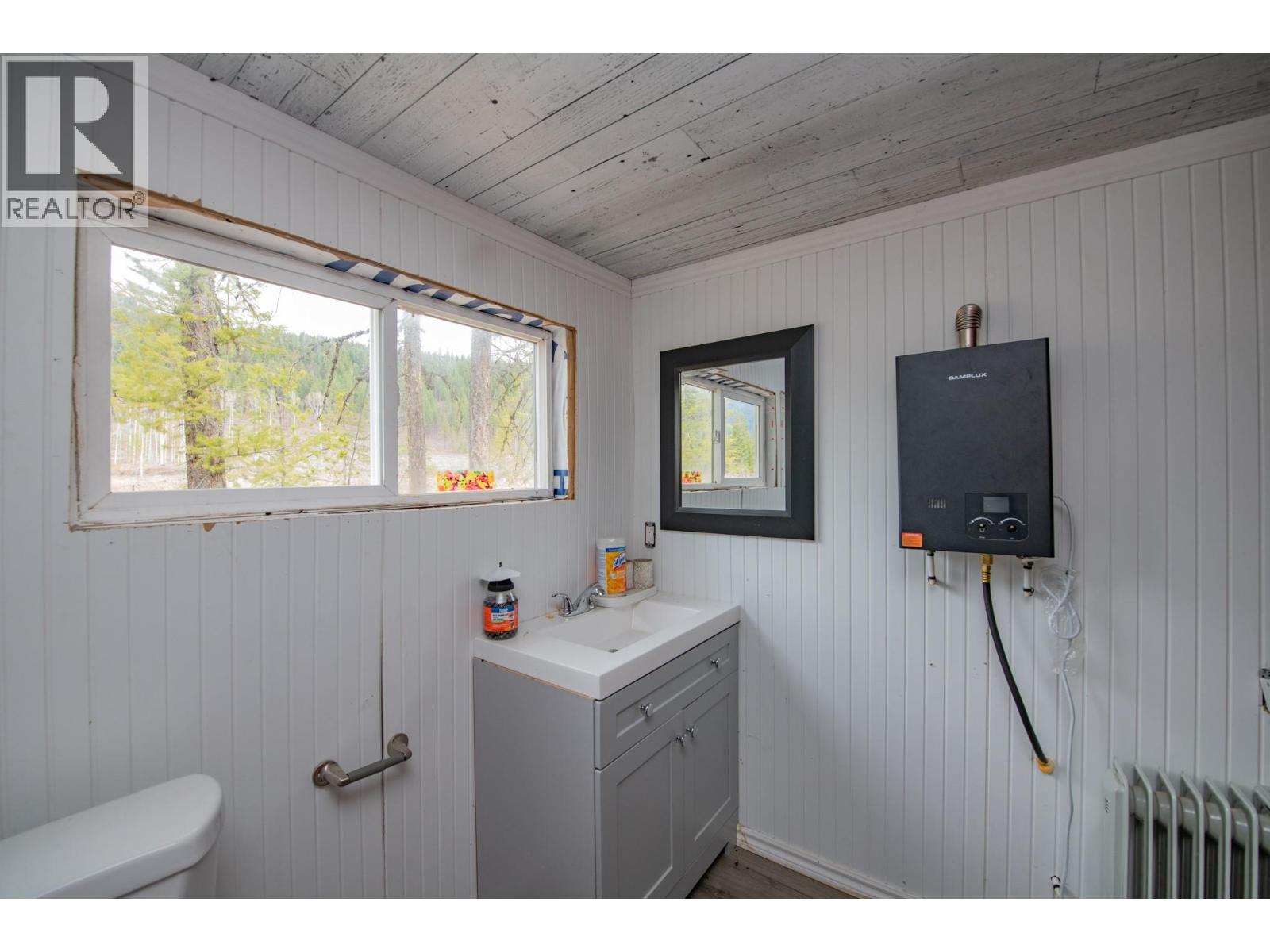 183 Calder Road, Edgewood, British Columbia  V0G 1J0 - Photo 10 - 10374108