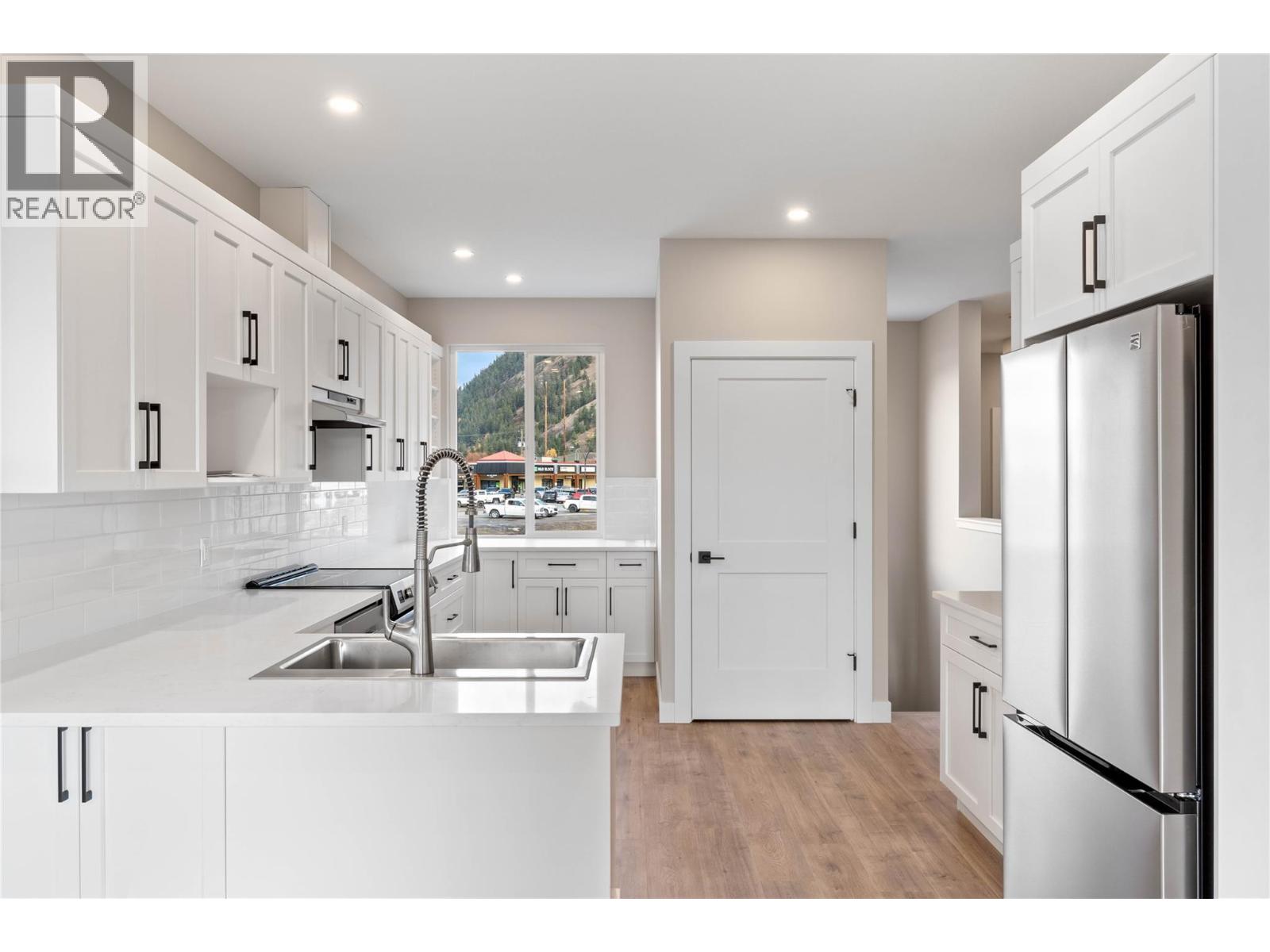300 Brooke Drive, Chase, British Columbia  V0E 1M0 - Photo 4 - 10375026