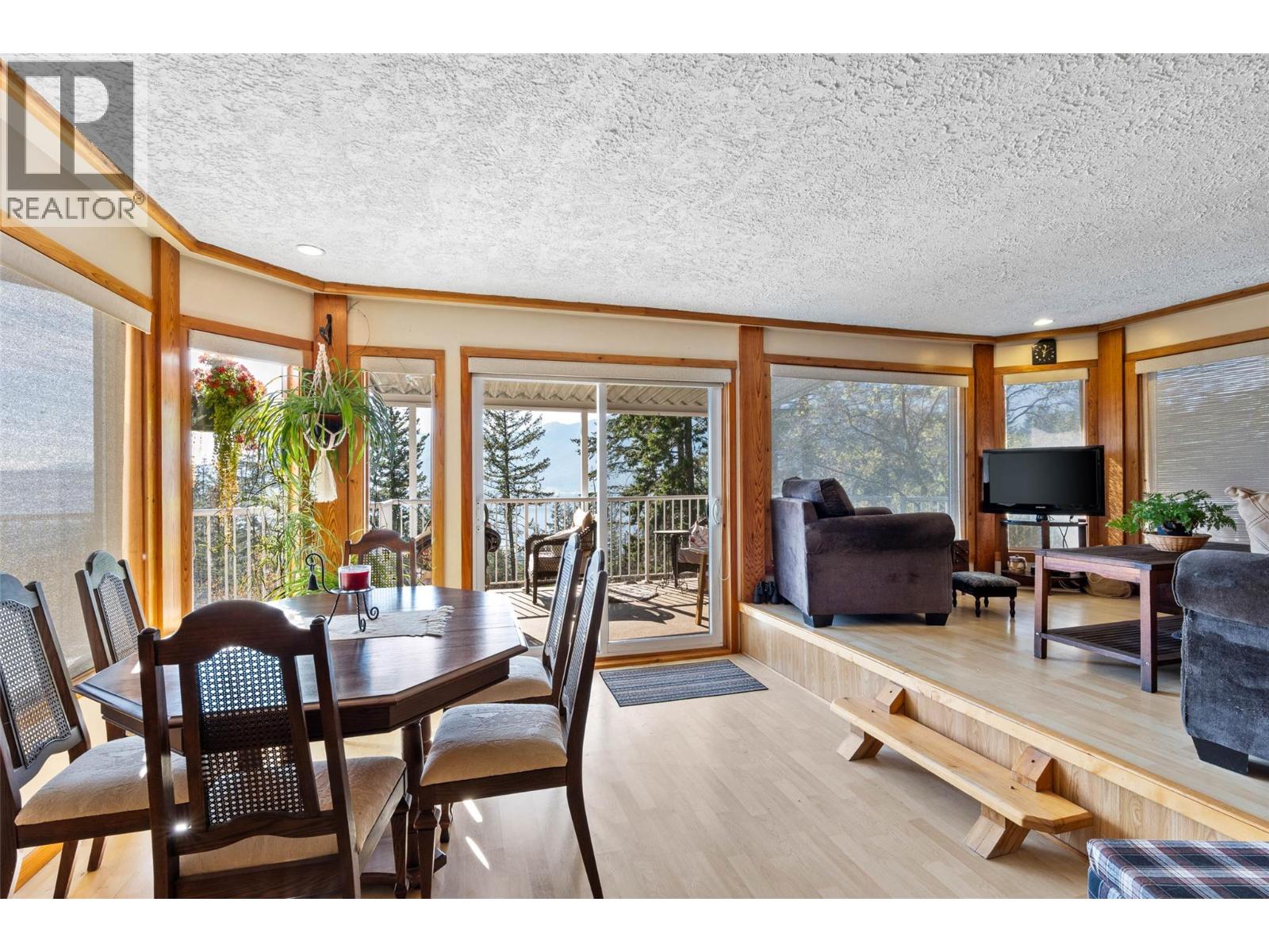 1722 Lee Creek Drive, Lee Creek, British Columbia  V0E 1M4 - Photo 11 - 10375074