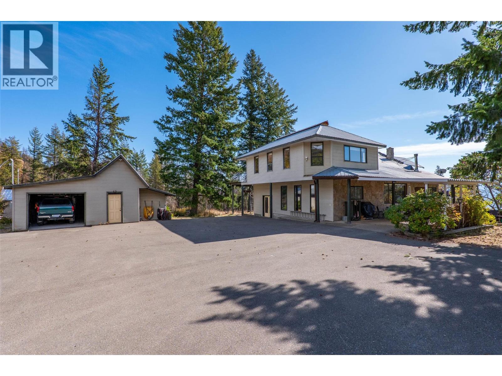 1722 Lee Creek Drive, Lee Creek, British Columbia  V0E 1M4 - Photo 2 - 10375074