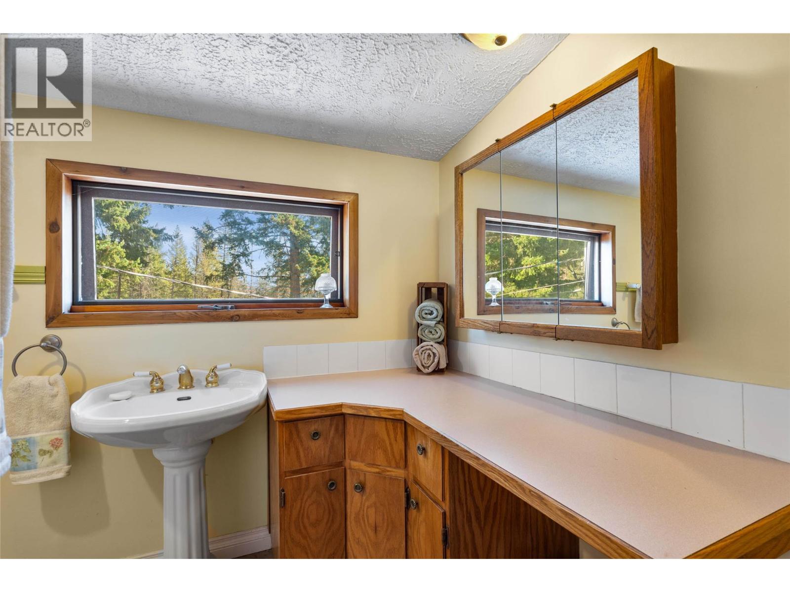 1722 Lee Creek Drive, Lee Creek, British Columbia  V0E 1M4 - Photo 22 - 10375074