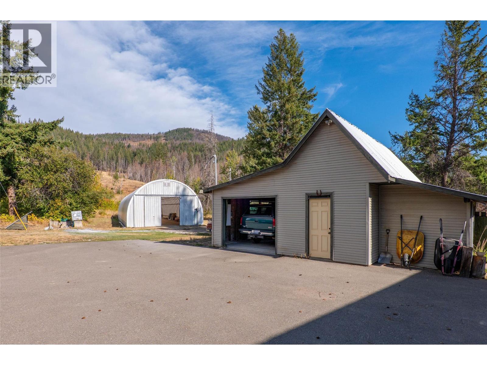 1722 Lee Creek Drive, Lee Creek, British Columbia  V0E 1M4 - Photo 29 - 10375074