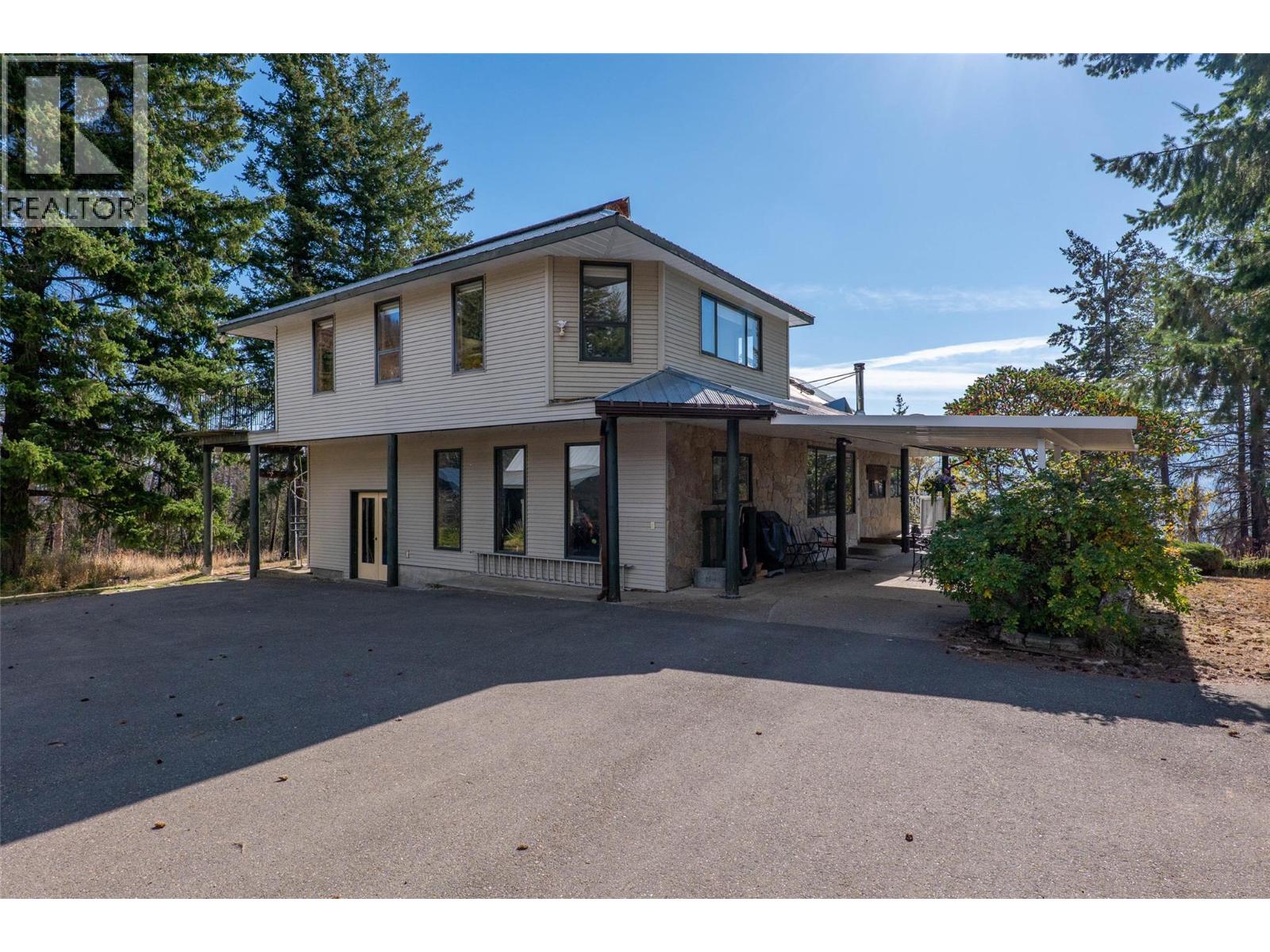 1722 Lee Creek Drive, Lee Creek, British Columbia  V0E 1M4 - Photo 3 - 10375074