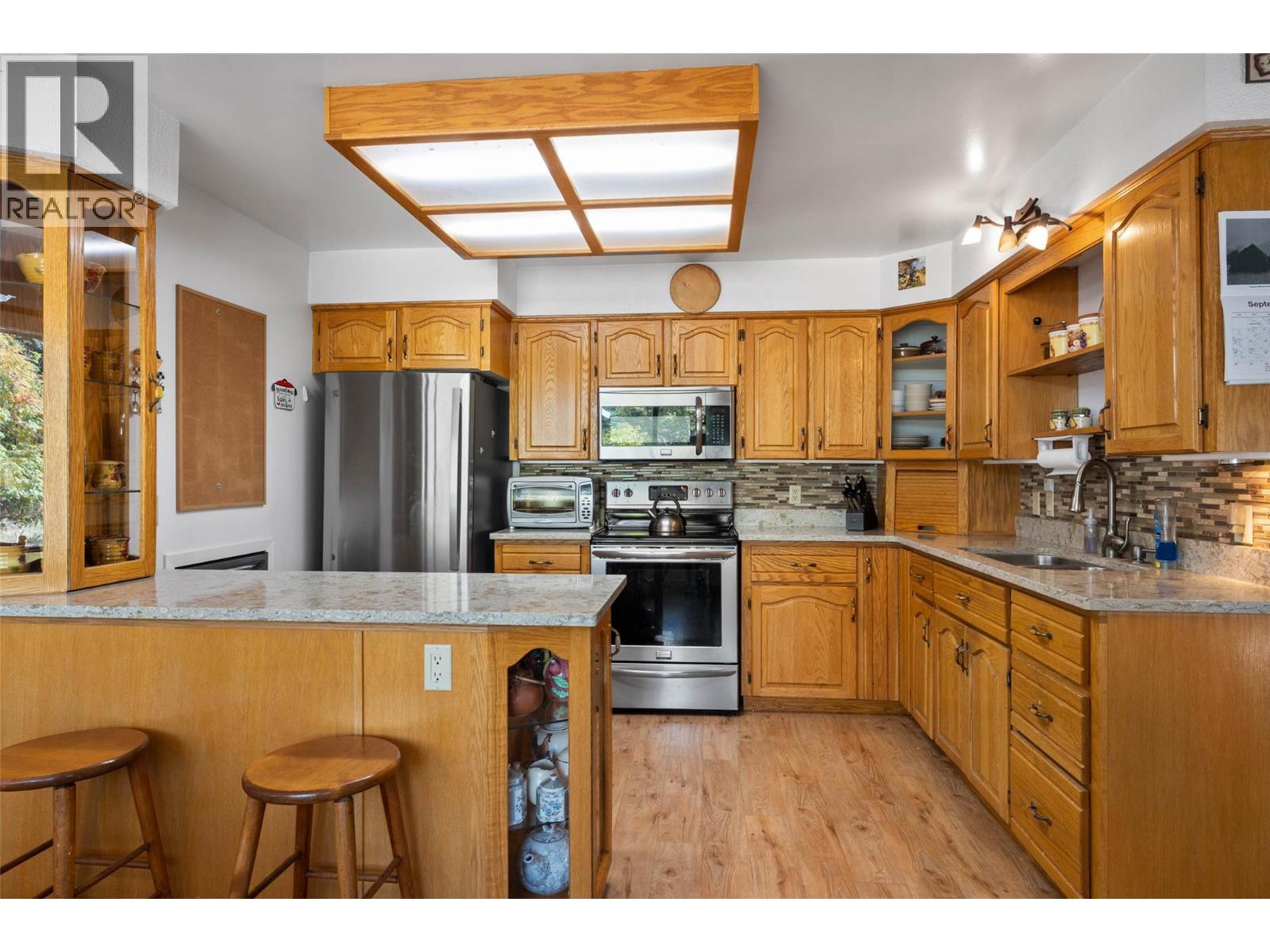 1722 Lee Creek Drive, Lee Creek, British Columbia  V0E 1M4 - Photo 6 - 10375074