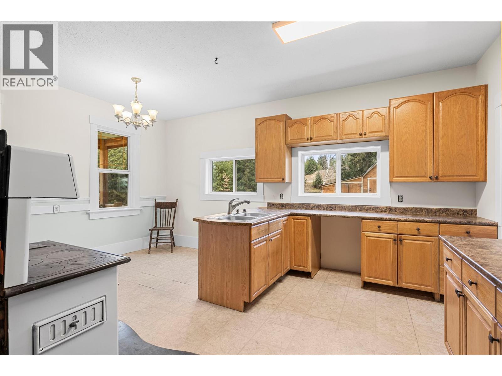 3135 Edes Road, Salmon Arm, British Columbia  V1E 3E9 - Photo 15 - 10375058
