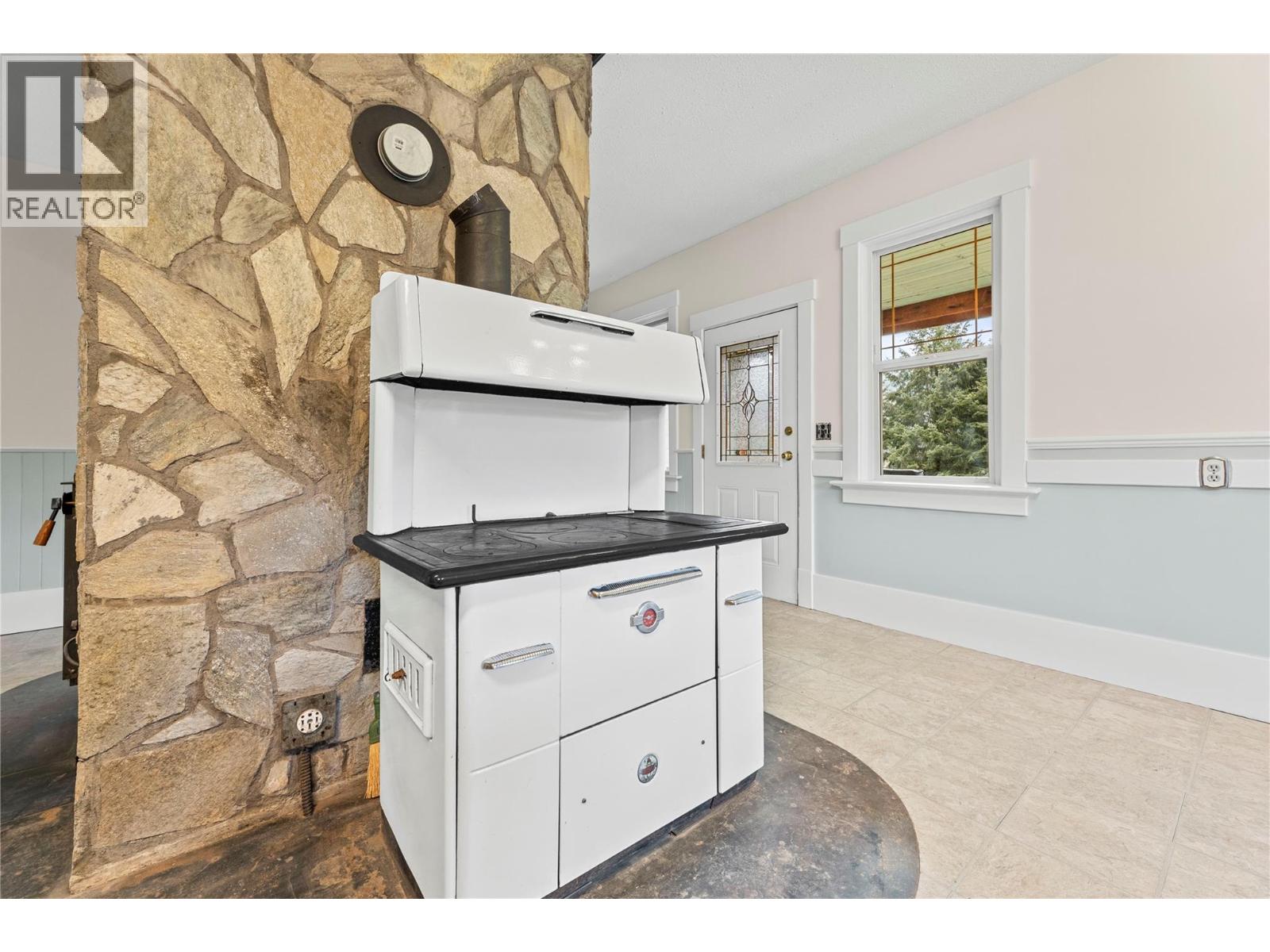 3135 Edes Road, Salmon Arm, British Columbia  V1E 3E9 - Photo 19 - 10375058