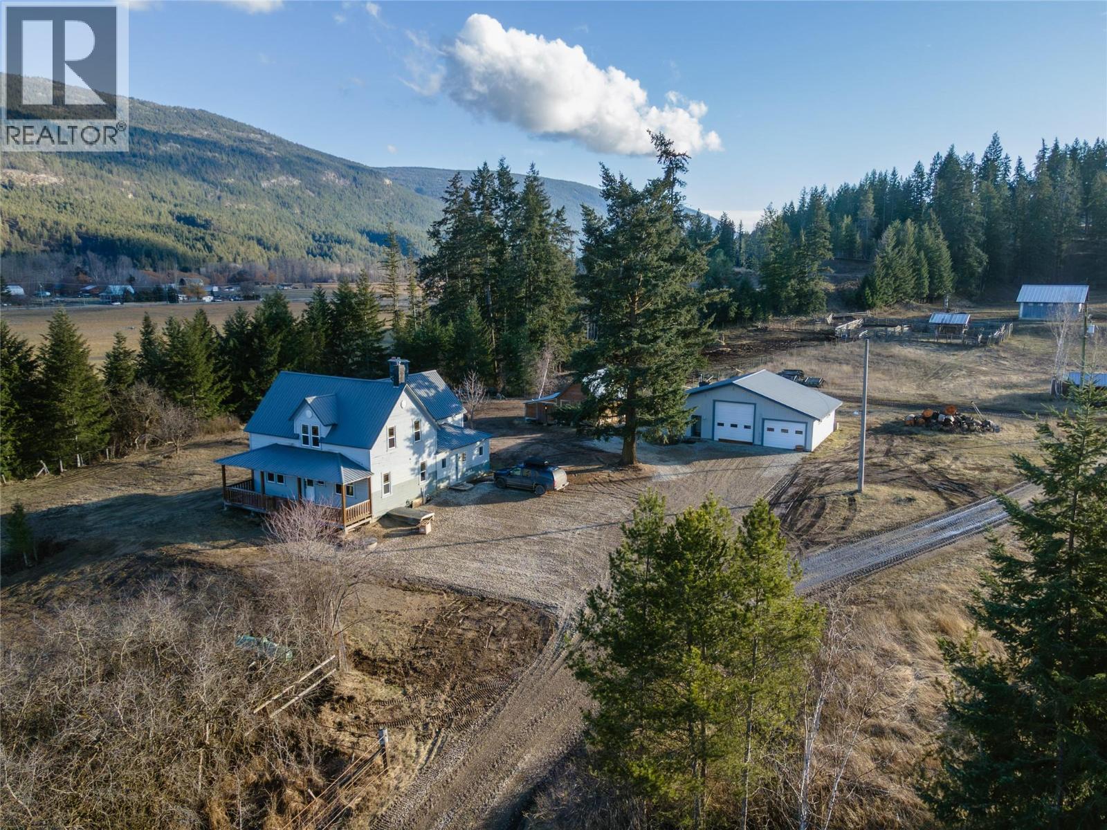3135 Edes Road, Salmon Arm, British Columbia  V1E 3E9 - Photo 2 - 10375058