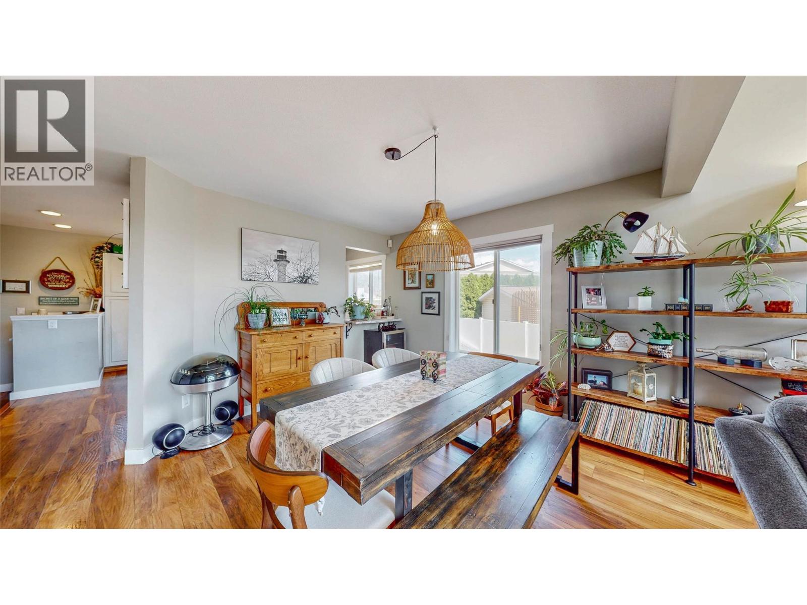 5896 Fairview Place, Oliver, British Columbia  V0H 1T1 - Photo 9 - 10374866