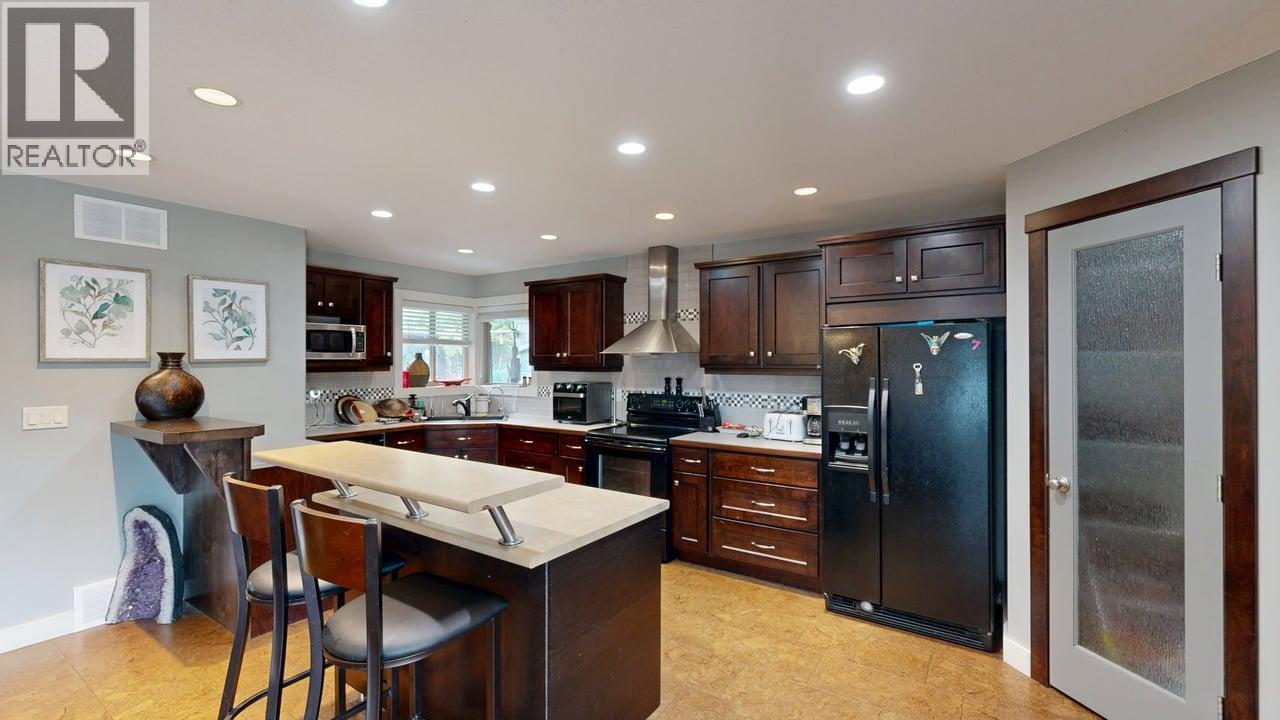 7400 Sun Peaks Drive, Vernon, British Columbia  V1B 4C7 - Photo 3 - 10372704