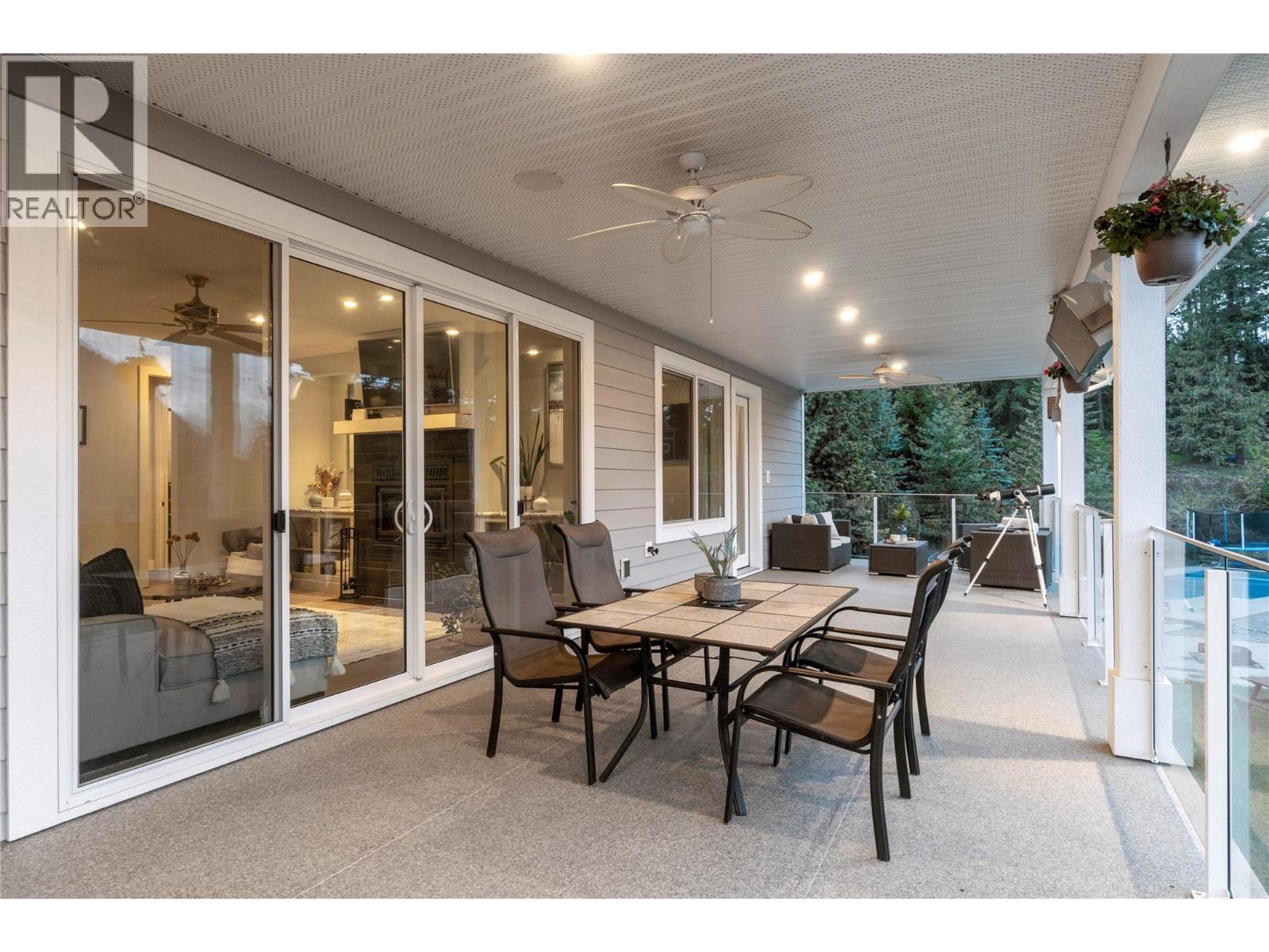 2030 Canoe Beach Drive Ne, Salmon Arm, British Columbia  V1E 2M5 - Photo 11 - 10375108
