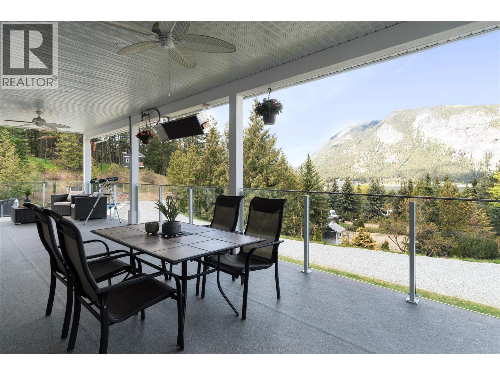 2030 Canoe Beach Drive Ne, Salmon Arm, British Columbia  V1E 2M5 - Photo 12 - 10375108
