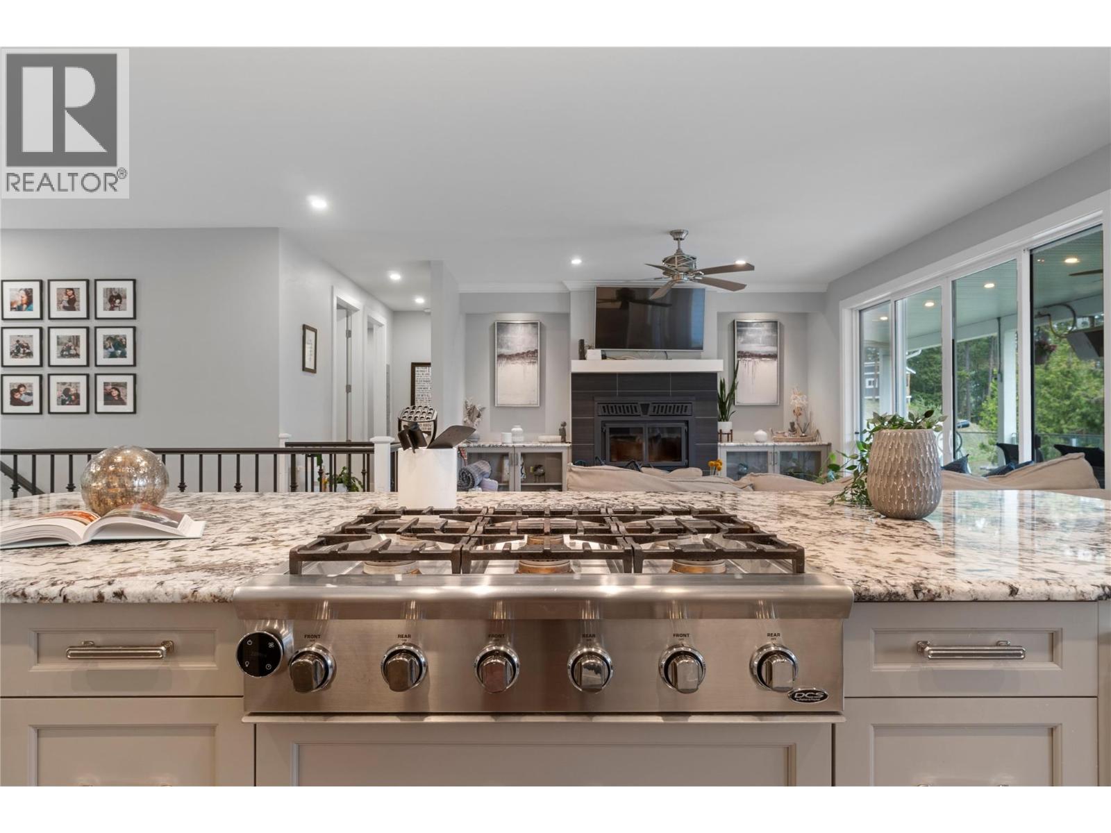 2030 Canoe Beach Drive Ne, Salmon Arm, British Columbia  V1E 2M5 - Photo 15 - 10375108