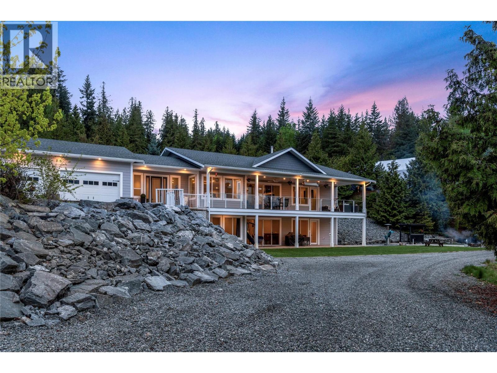 2030 Canoe Beach Drive Ne, Salmon Arm, British Columbia  V1E 2M5 - Photo 2 - 10375108