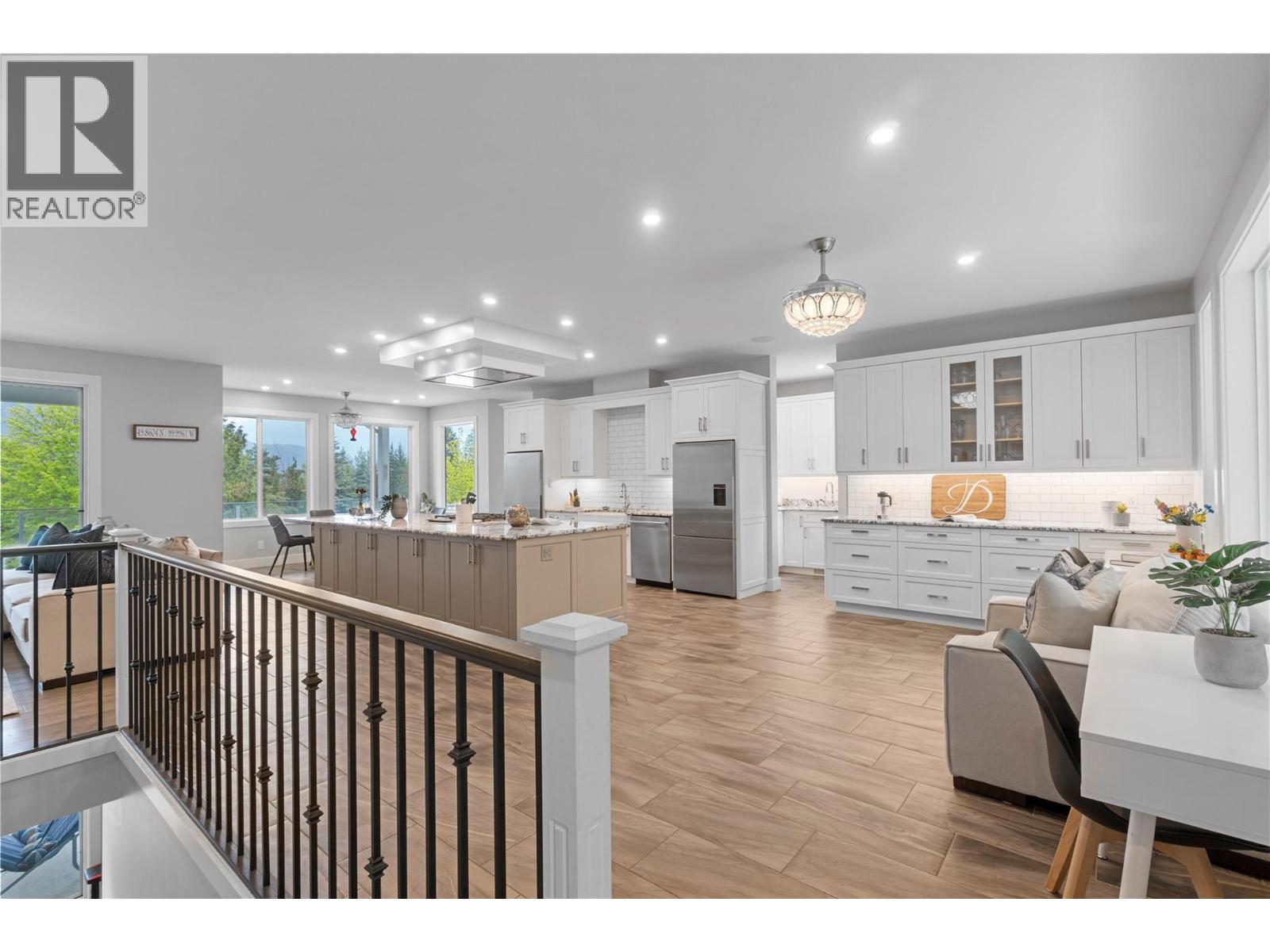 2030 Canoe Beach Drive Ne, Salmon Arm, British Columbia  V1E 2M5 - Photo 21 - 10375108