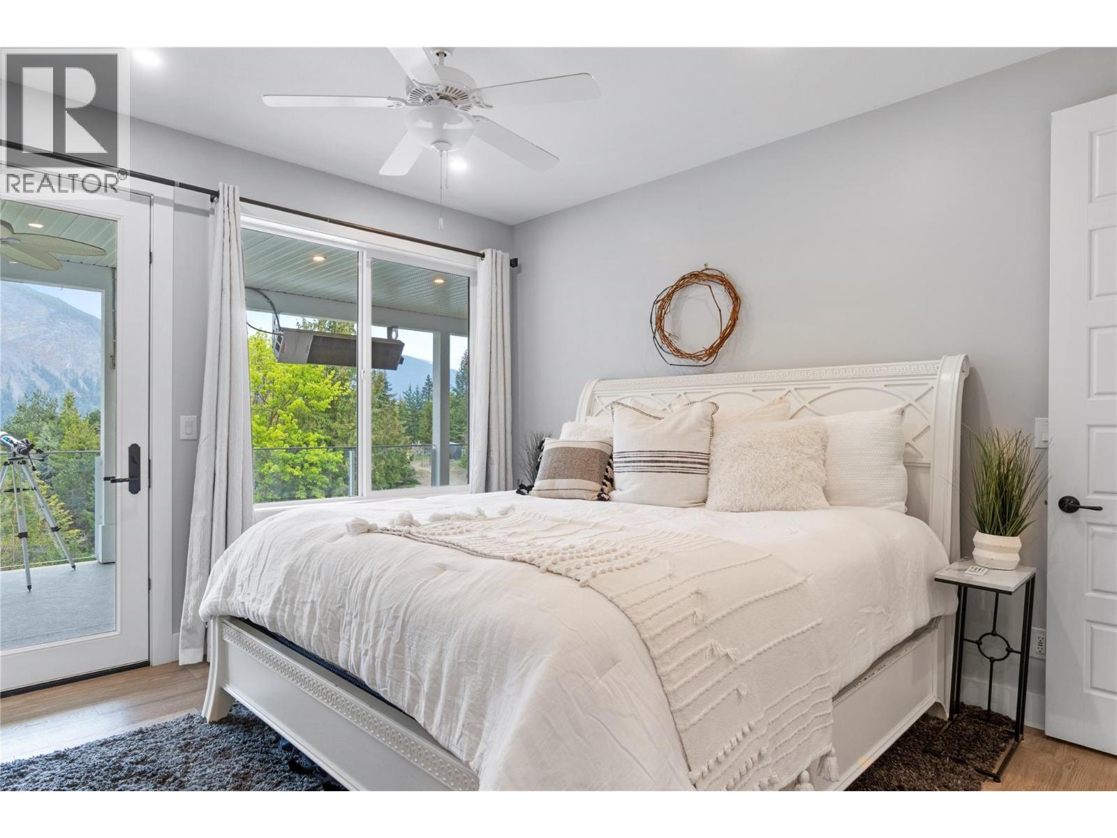 2030 Canoe Beach Drive Ne, Salmon Arm, British Columbia  V1E 2M5 - Photo 22 - 10375108