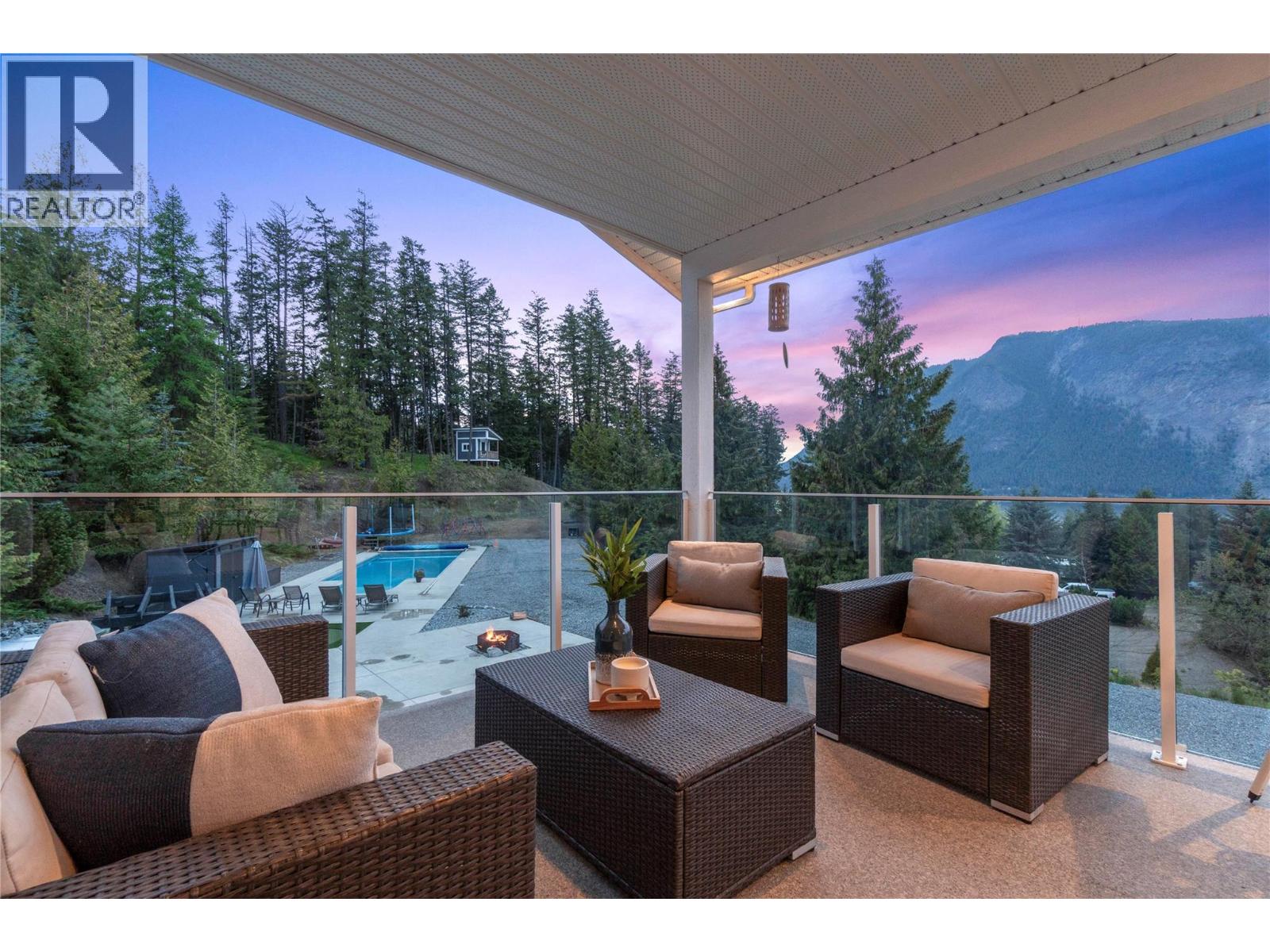 2030 Canoe Beach Drive Ne, Salmon Arm, British Columbia  V1E 2M5 - Photo 24 - 10375108