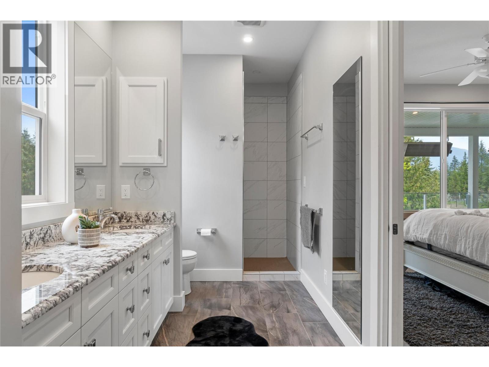 2030 Canoe Beach Drive Ne, Salmon Arm, British Columbia  V1E 2M5 - Photo 25 - 10375108