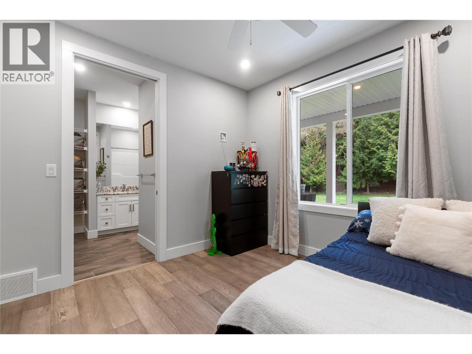 2030 Canoe Beach Drive Ne, Salmon Arm, British Columbia  V1E 2M5 - Photo 29 - 10375108