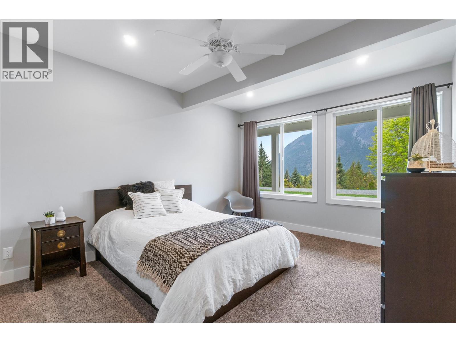 2030 Canoe Beach Drive Ne, Salmon Arm, British Columbia  V1E 2M5 - Photo 32 - 10375108