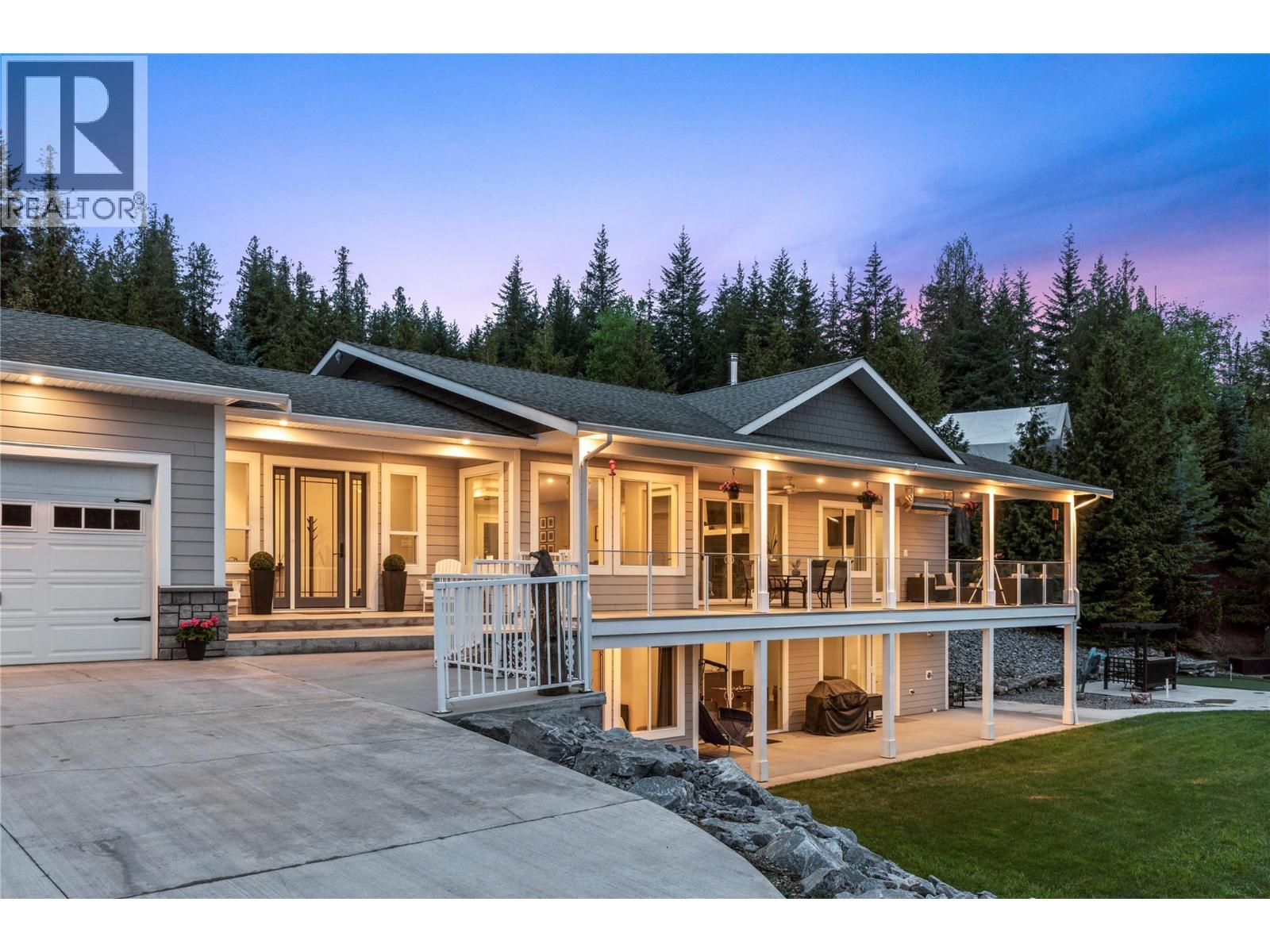 2030 Canoe Beach Drive Ne, Salmon Arm, British Columbia  V1E 2M5 - Photo 4 - 10375108