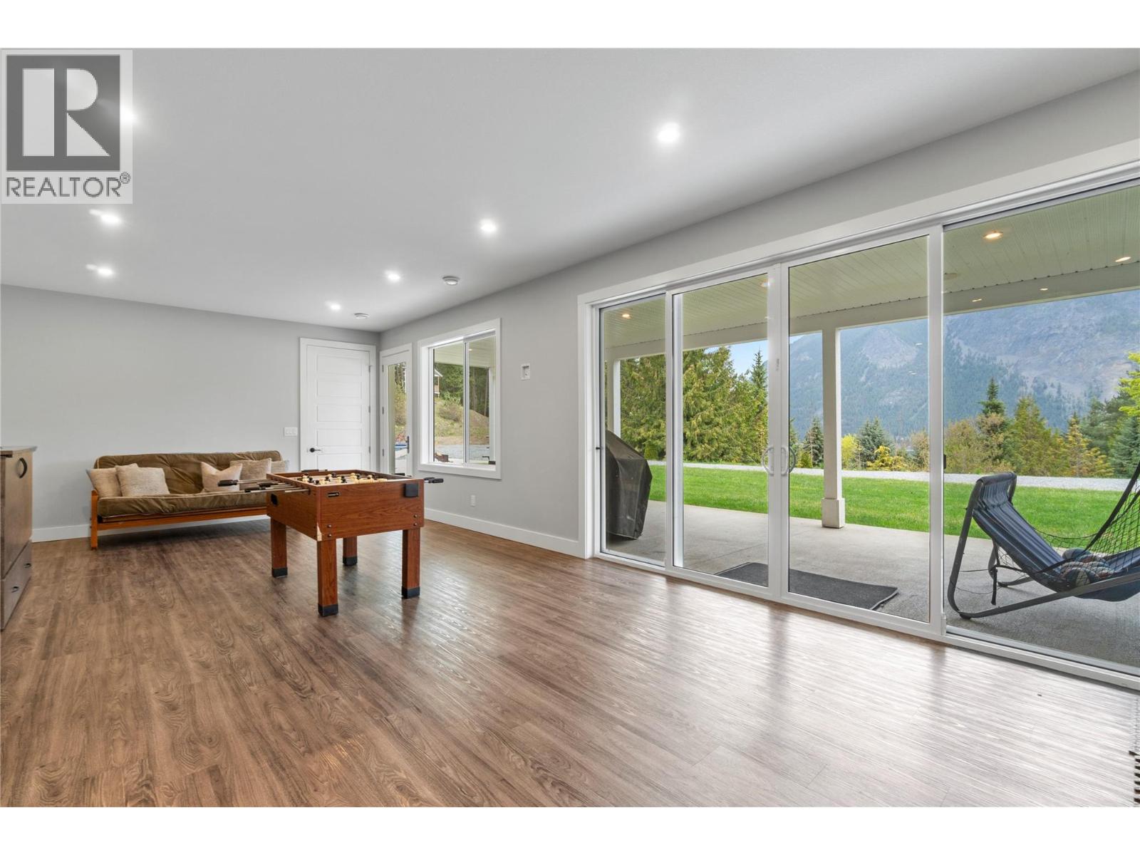 2030 Canoe Beach Drive Ne, Salmon Arm, British Columbia  V1E 2M5 - Photo 42 - 10375108