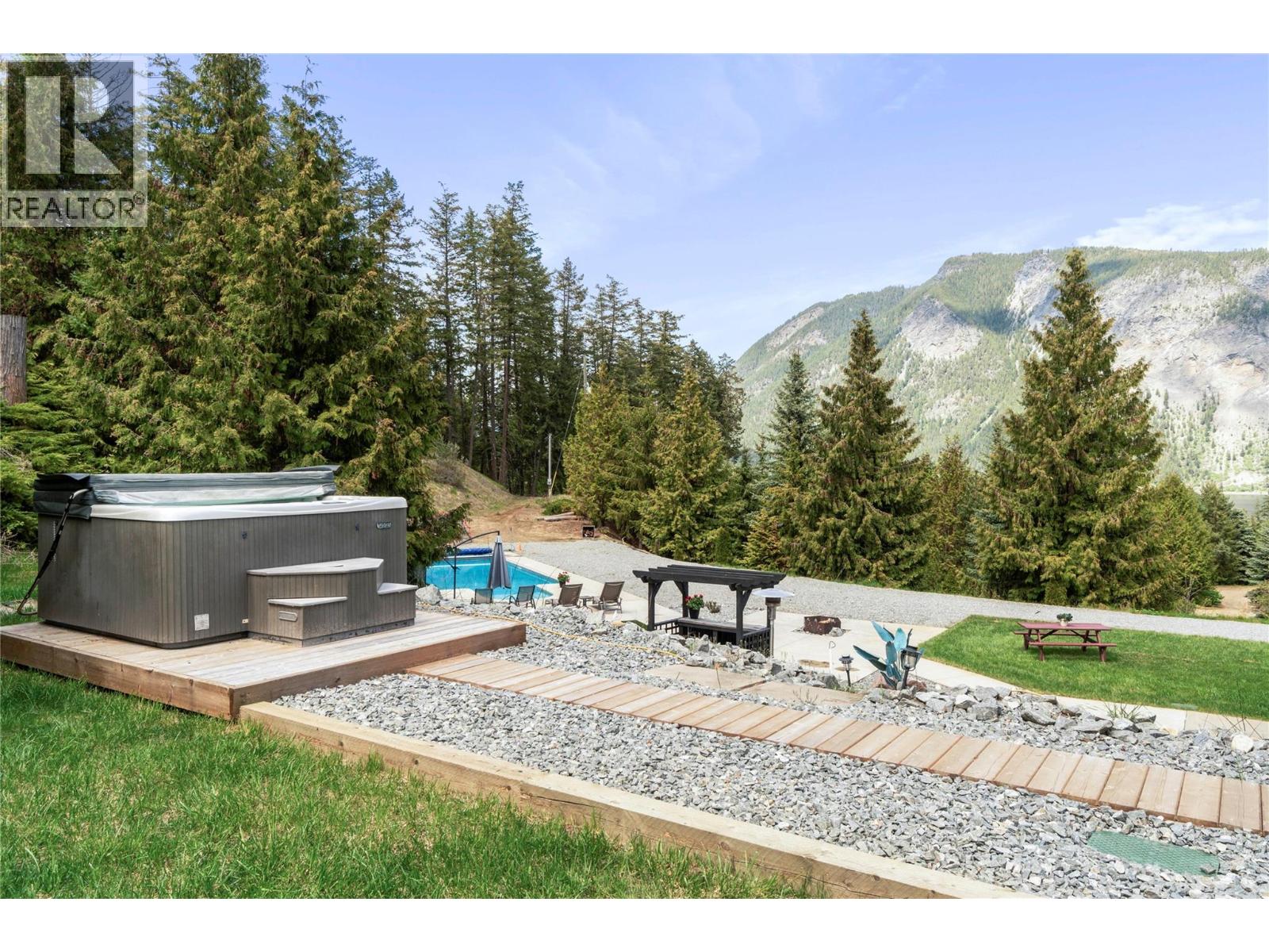 2030 Canoe Beach Drive Ne, Salmon Arm, British Columbia  V1E 2M5 - Photo 49 - 10375108