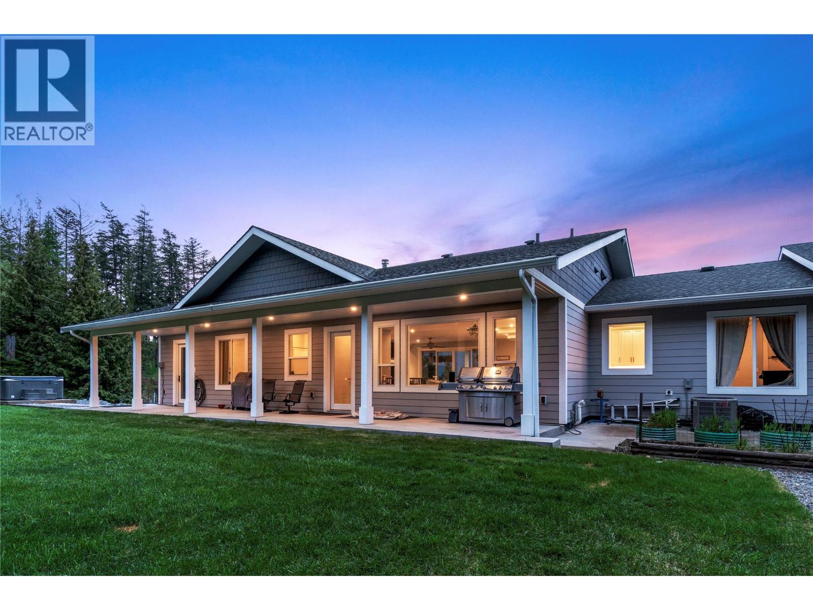 2030 Canoe Beach Drive Ne, Salmon Arm, British Columbia  V1E 2M5 - Photo 5 - 10375108