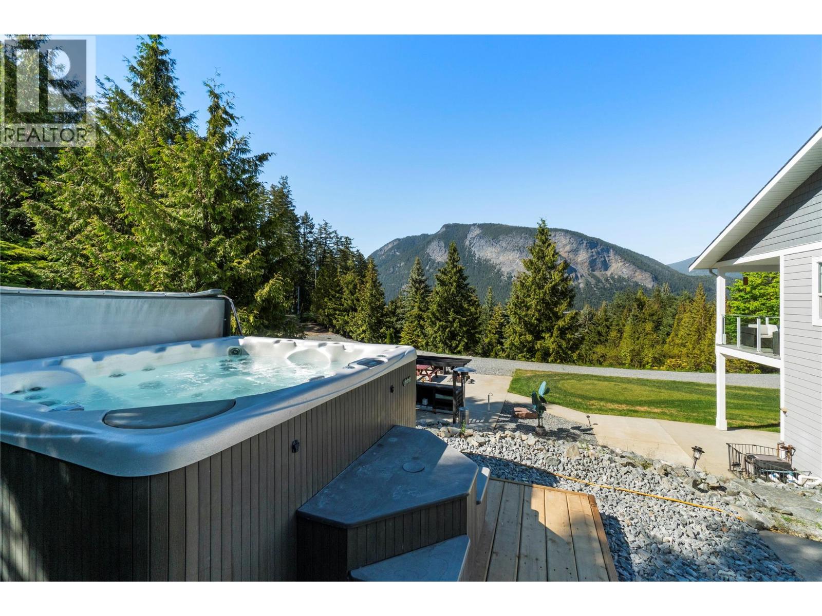 2030 Canoe Beach Drive Ne, Salmon Arm, British Columbia  V1E 2M5 - Photo 51 - 10375108