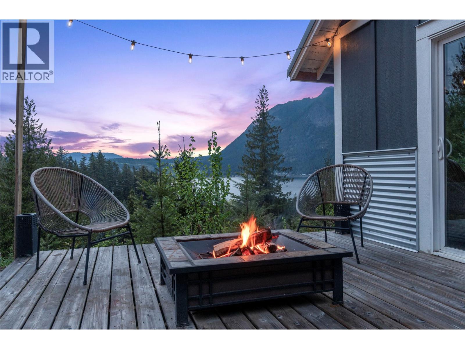 2030 Canoe Beach Drive Ne, Salmon Arm, British Columbia  V1E 2M5 - Photo 57 - 10375108