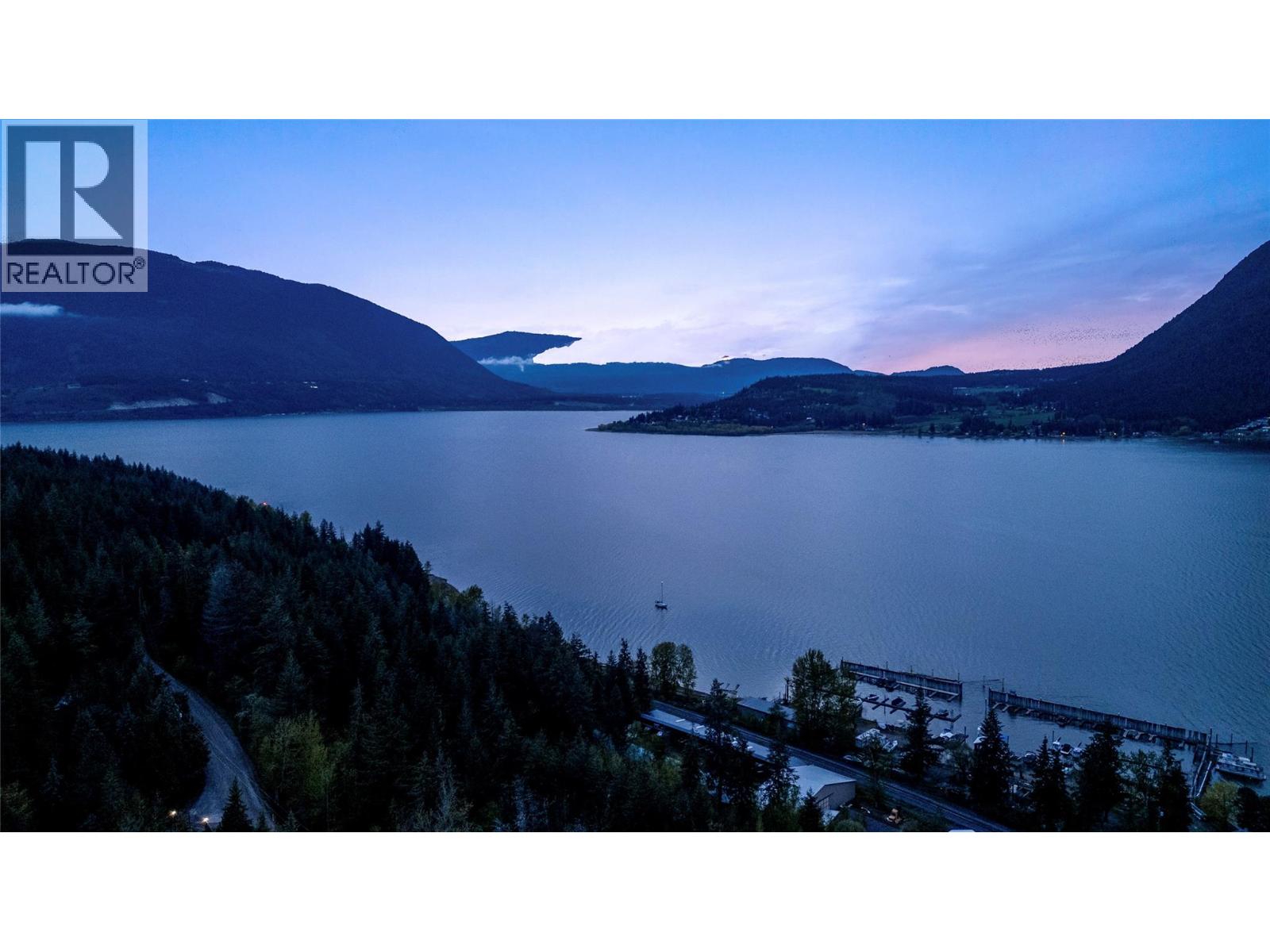 2030 Canoe Beach Drive Ne, Salmon Arm, British Columbia  V1E 2M5 - Photo 58 - 10375108