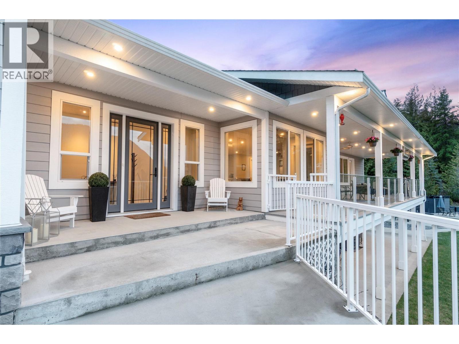 2030 Canoe Beach Drive Ne, Salmon Arm, British Columbia  V1E 2M5 - Photo 6 - 10375108