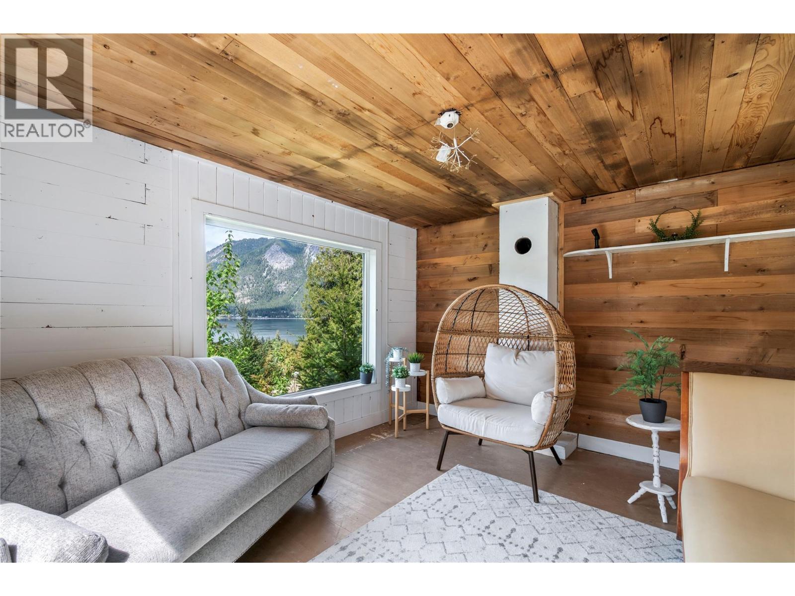 2030 Canoe Beach Drive Ne, Salmon Arm, British Columbia  V1E 2M5 - Photo 60 - 10375108