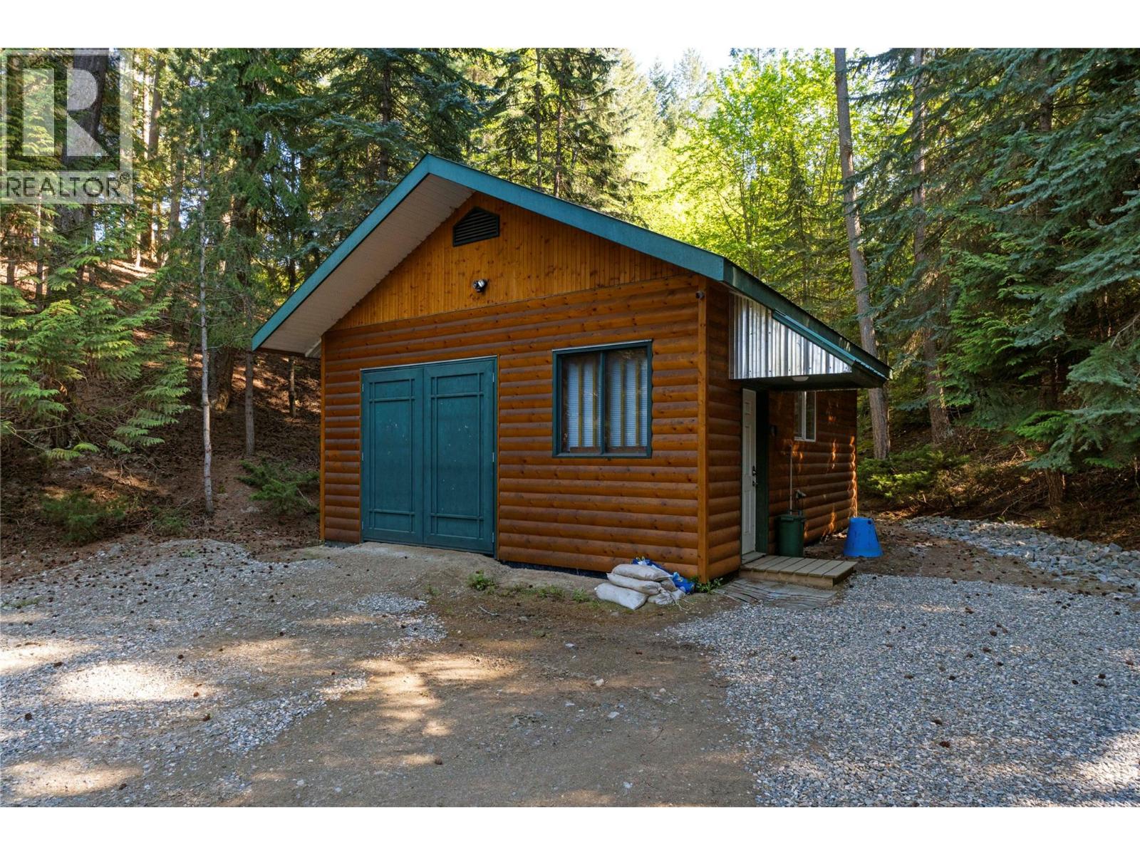 2030 Canoe Beach Drive Ne, Salmon Arm, British Columbia  V1E 2M5 - Photo 63 - 10375108