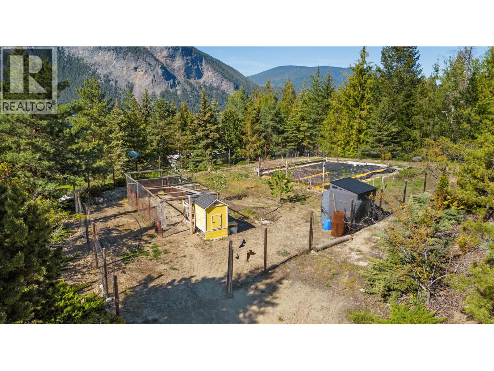 2030 Canoe Beach Drive Ne, Salmon Arm, British Columbia  V1E 2M5 - Photo 64 - 10375108