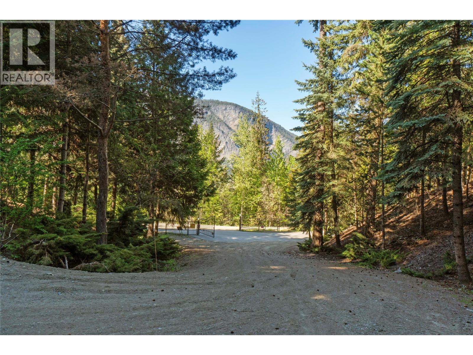 2030 Canoe Beach Drive Ne, Salmon Arm, British Columbia  V1E 2M5 - Photo 65 - 10375108