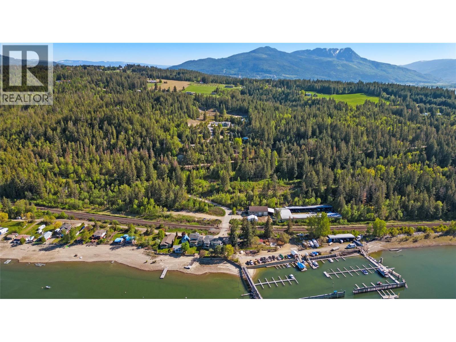 2030 Canoe Beach Drive Ne, Salmon Arm, British Columbia  V1E 2M5 - Photo 75 - 10375108