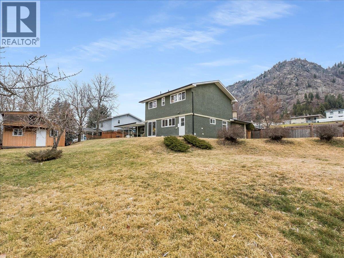 3866 Carnation Drive, Trail, British Columbia  V1R 4W9 - Photo 10 - 10375163