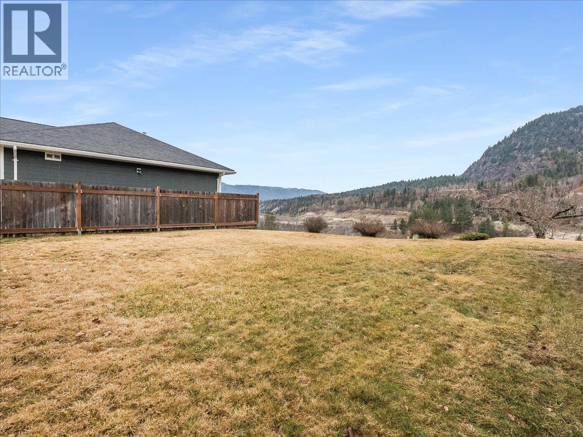 3866 Carnation Drive, Trail, British Columbia  V1R 4W9 - Photo 12 - 10375163