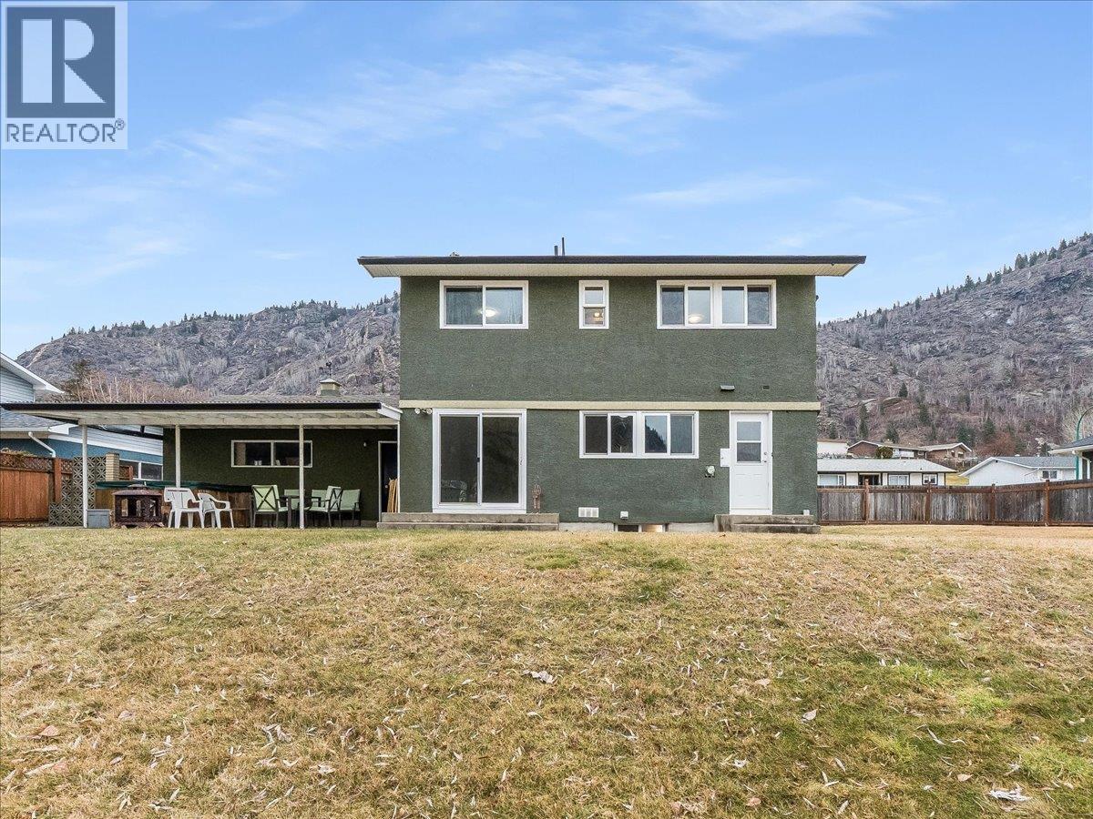 3866 Carnation Drive, Trail, British Columbia  V1R 4W9 - Photo 5 - 10375163