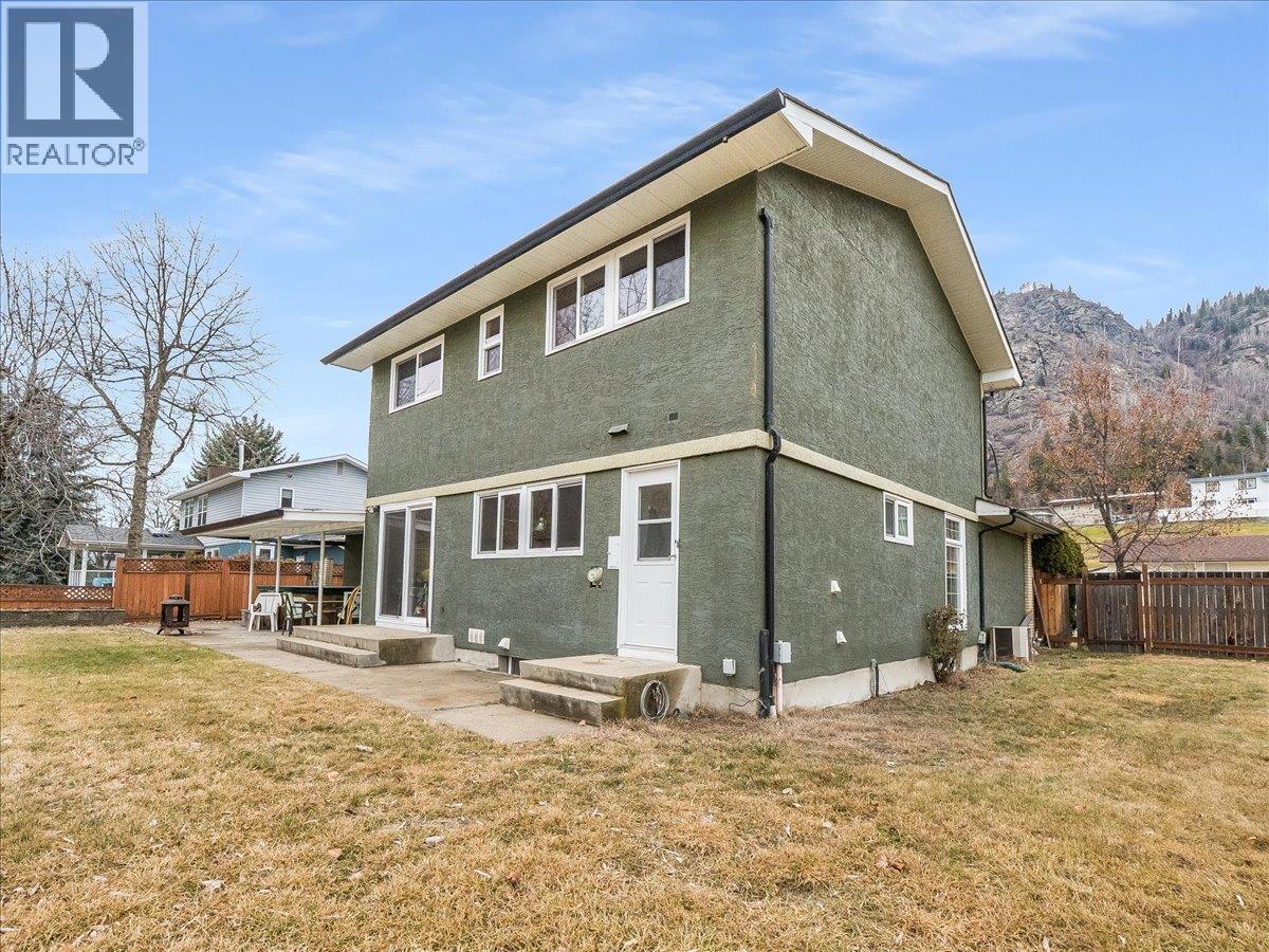 3866 Carnation Drive, Trail, British Columbia  V1R 4W9 - Photo 8 - 10375163