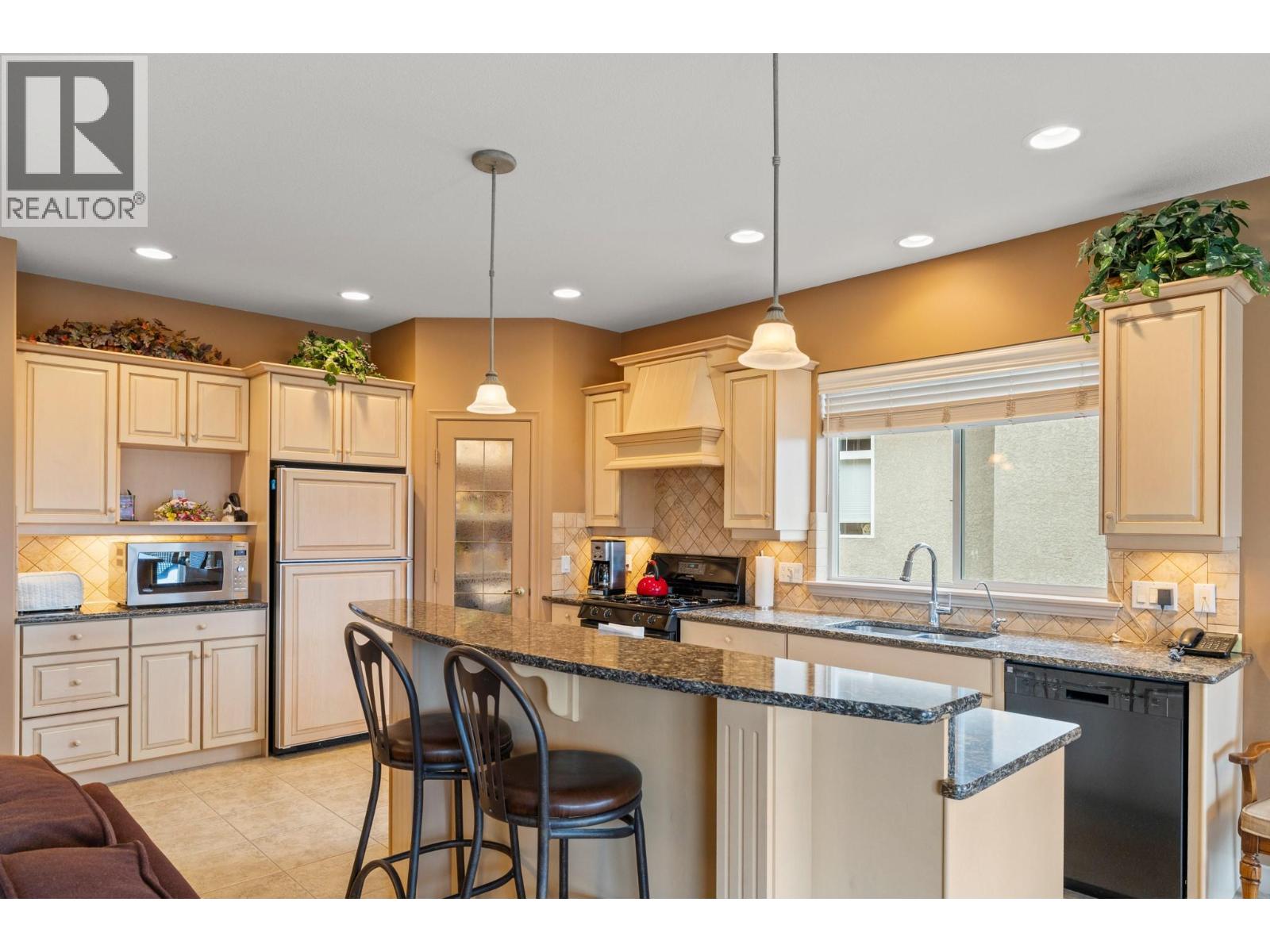 1950 Capistrano Drive Unit# 135, Kelowna, British Columbia  V1V 2N7 - Photo 7 - 10374776