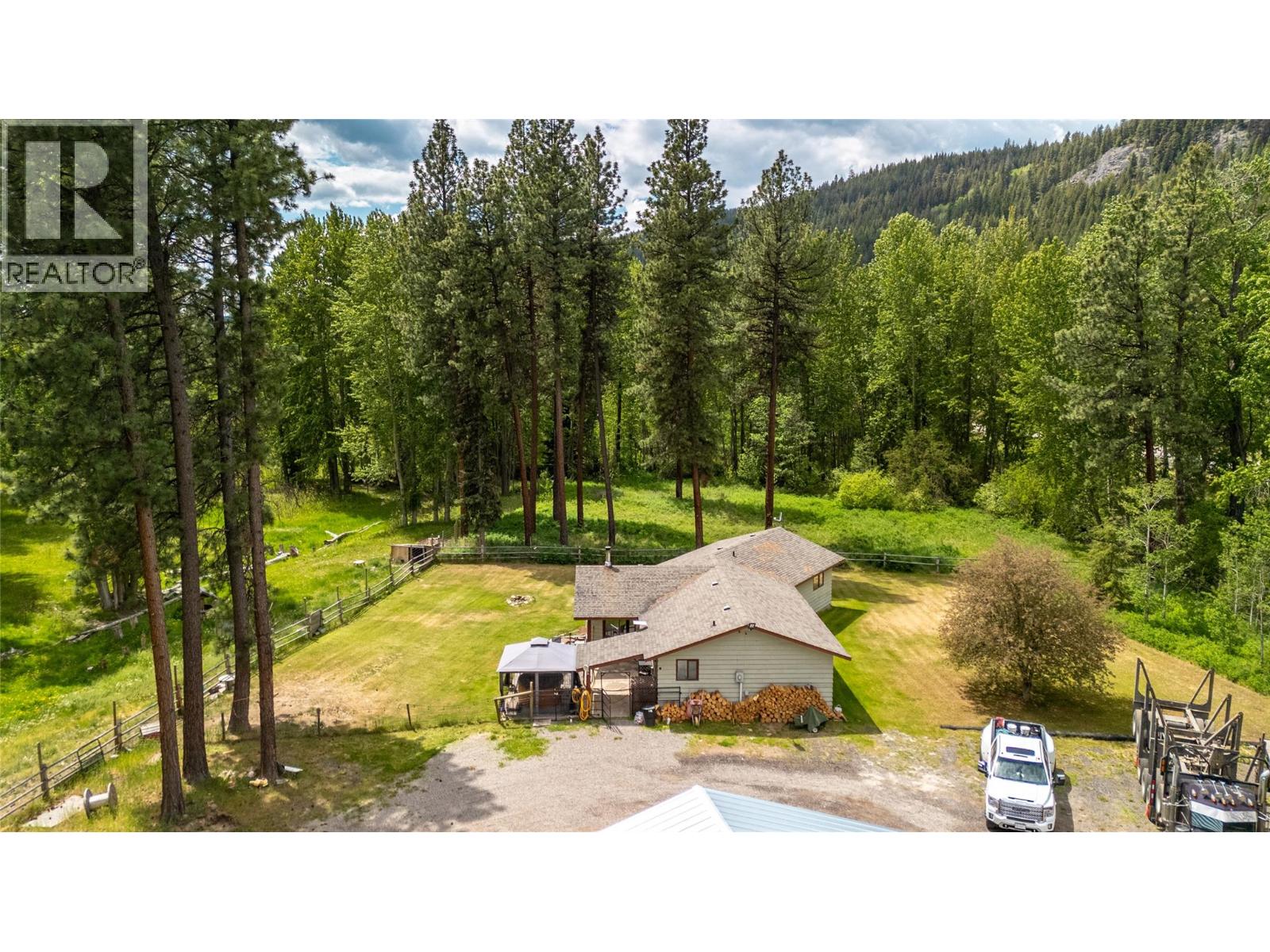 2035 Princeton Summerland Road, Princeton, British Columbia  V0X 1W0 - Photo 2 - 10374911