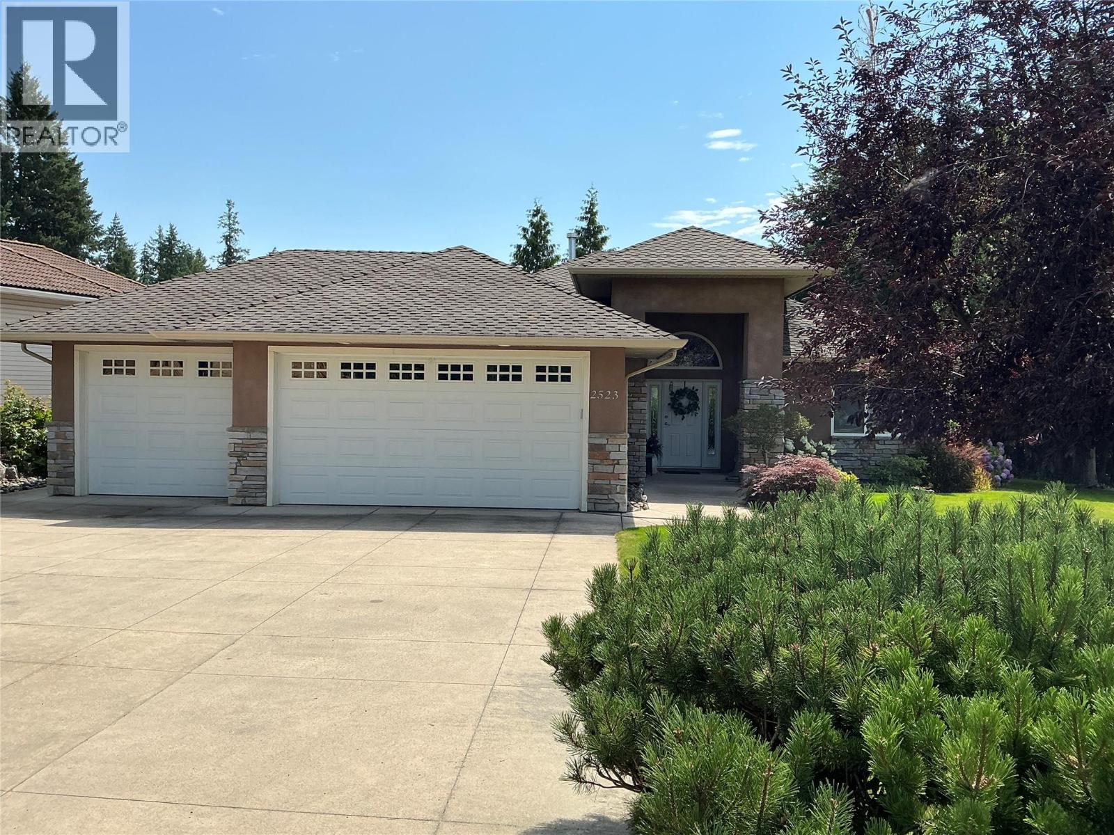 2523 Golf View Crescent, Blind Bay, British Columbia  V0E 1H1 - Photo 2 - 10375105