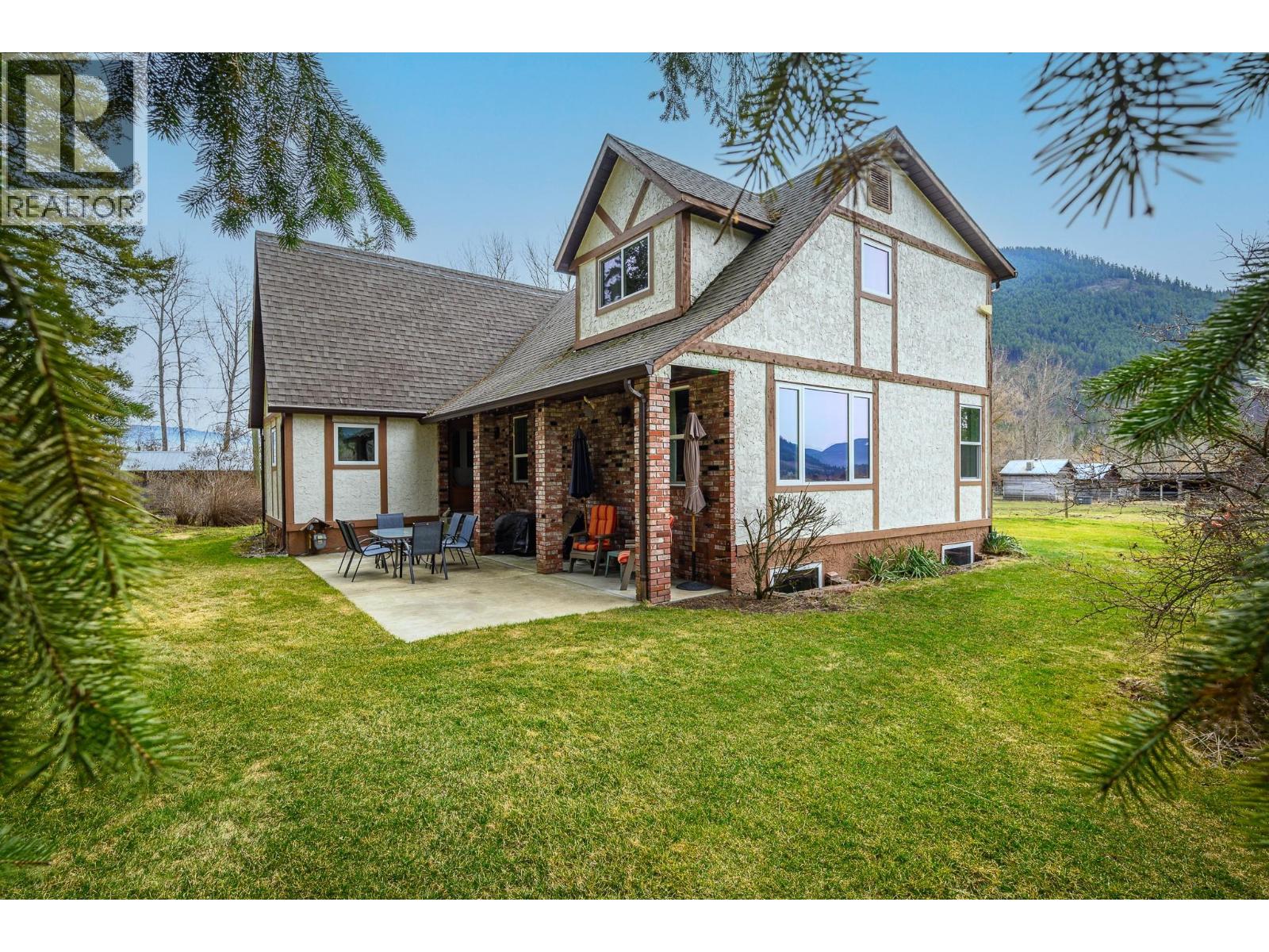 487 Mabel Lake Road, Lumby, British Columbia  V0E 2G5 - Photo 2 - 10374927