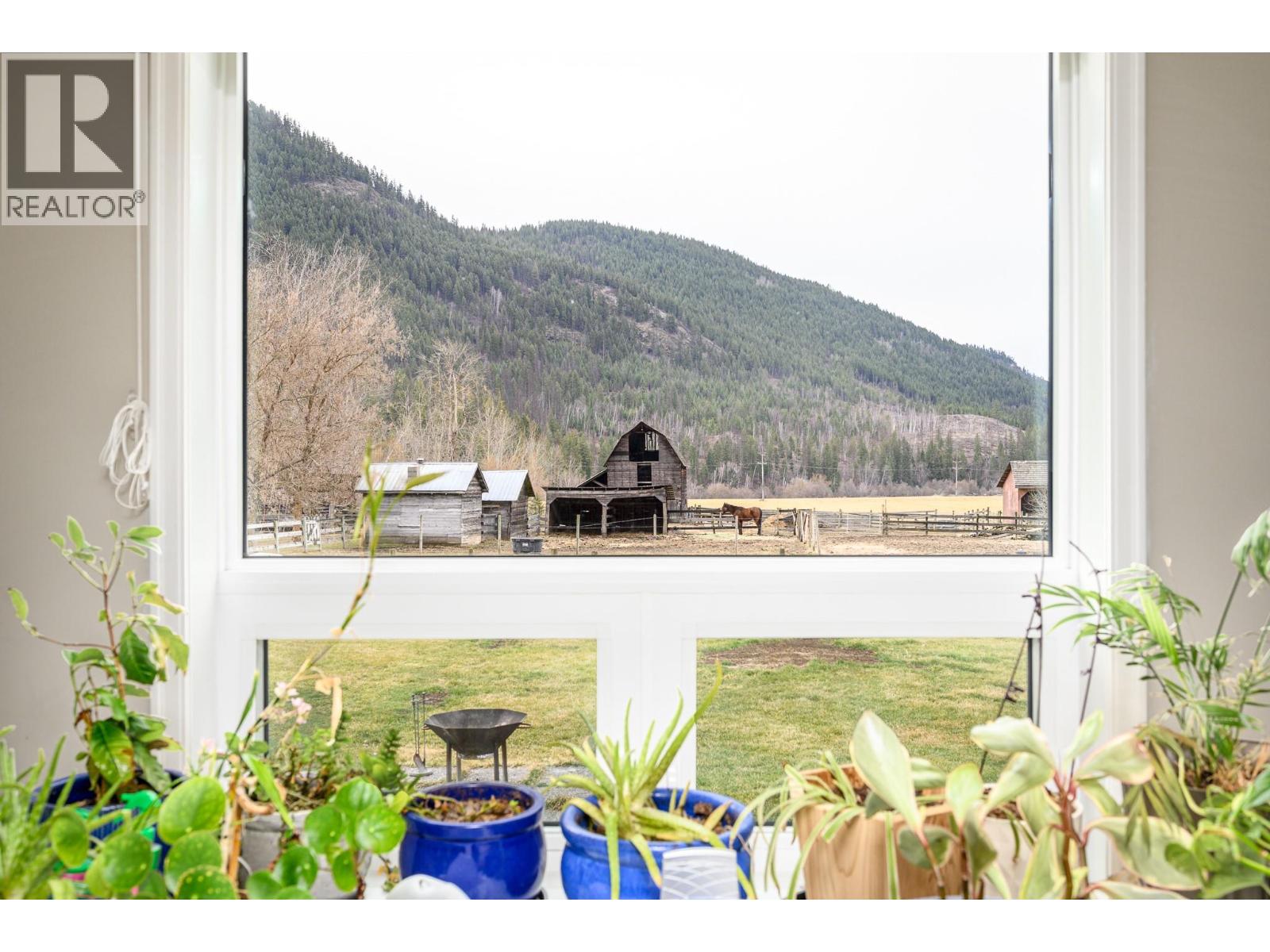 487 Mabel Lake Road, Lumby, British Columbia  V0E 2G5 - Photo 18 - 10374926